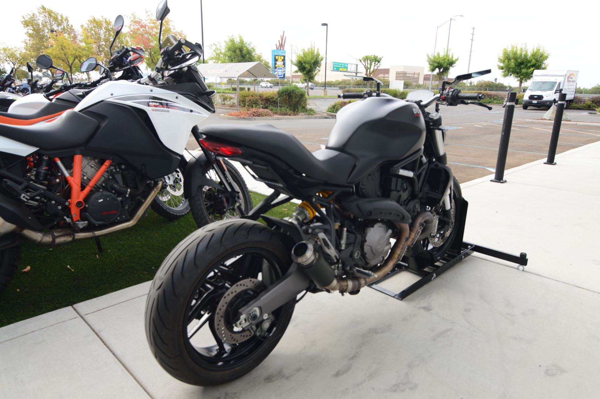 2019 Ducati Monster 821 Stealth in Elk Grove, California - Photo 6