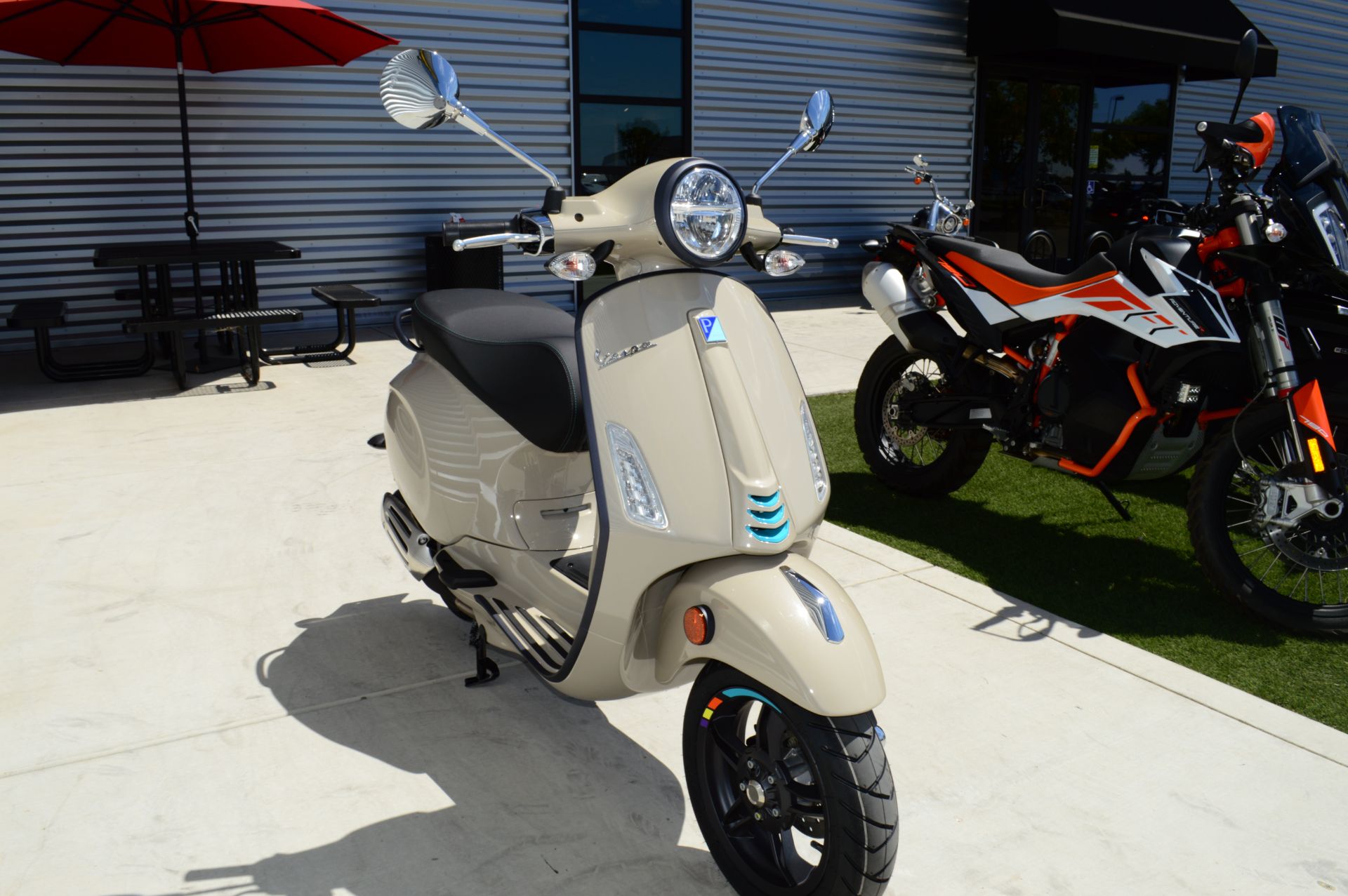 2024 Vespa Primavera 150 S in Elk Grove, California - Photo 3