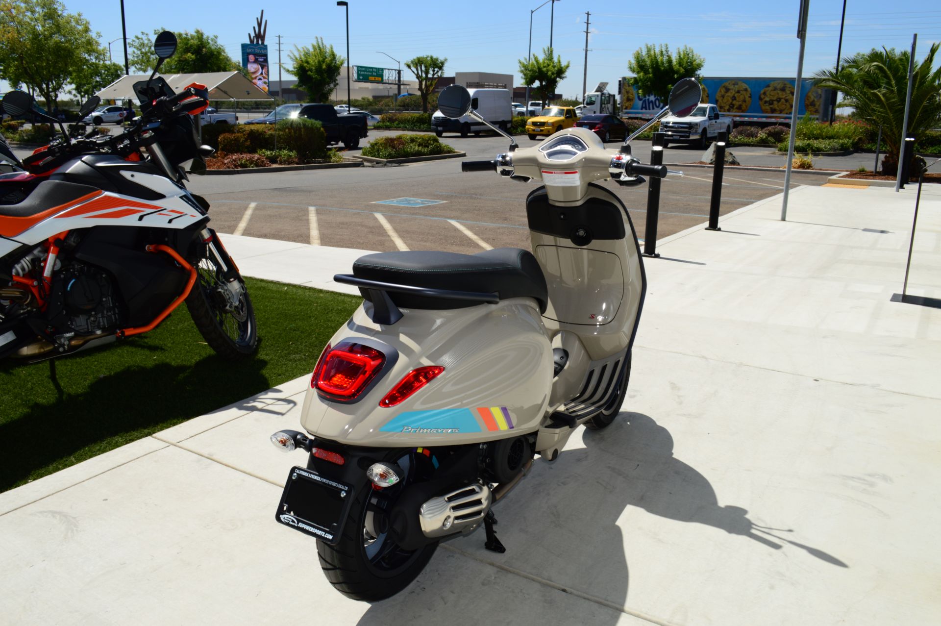 2024 Vespa Primavera 150 S in Elk Grove, California - Photo 4