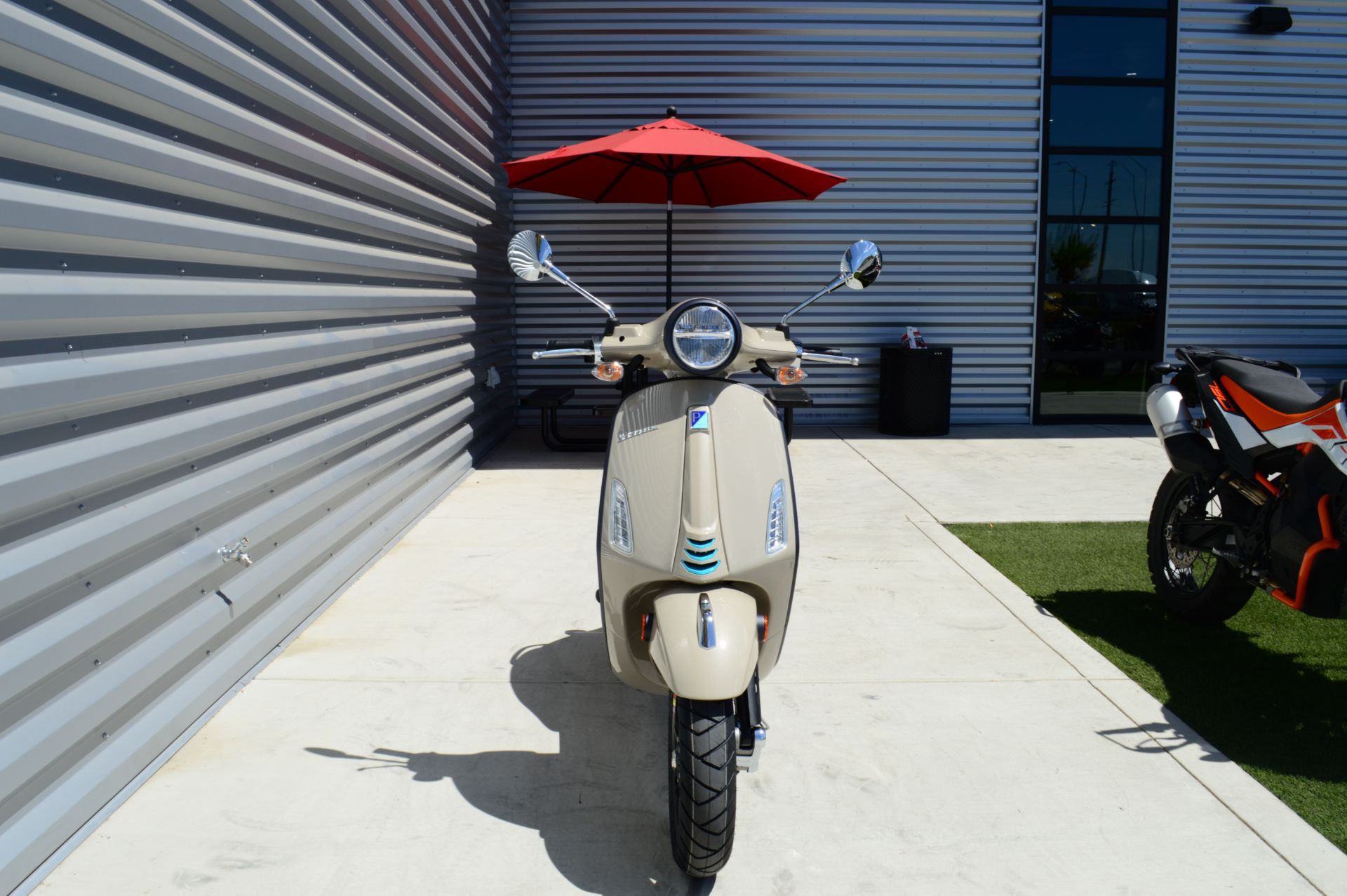 2024 Vespa Primavera 150 S in Elk Grove, California - Photo 2