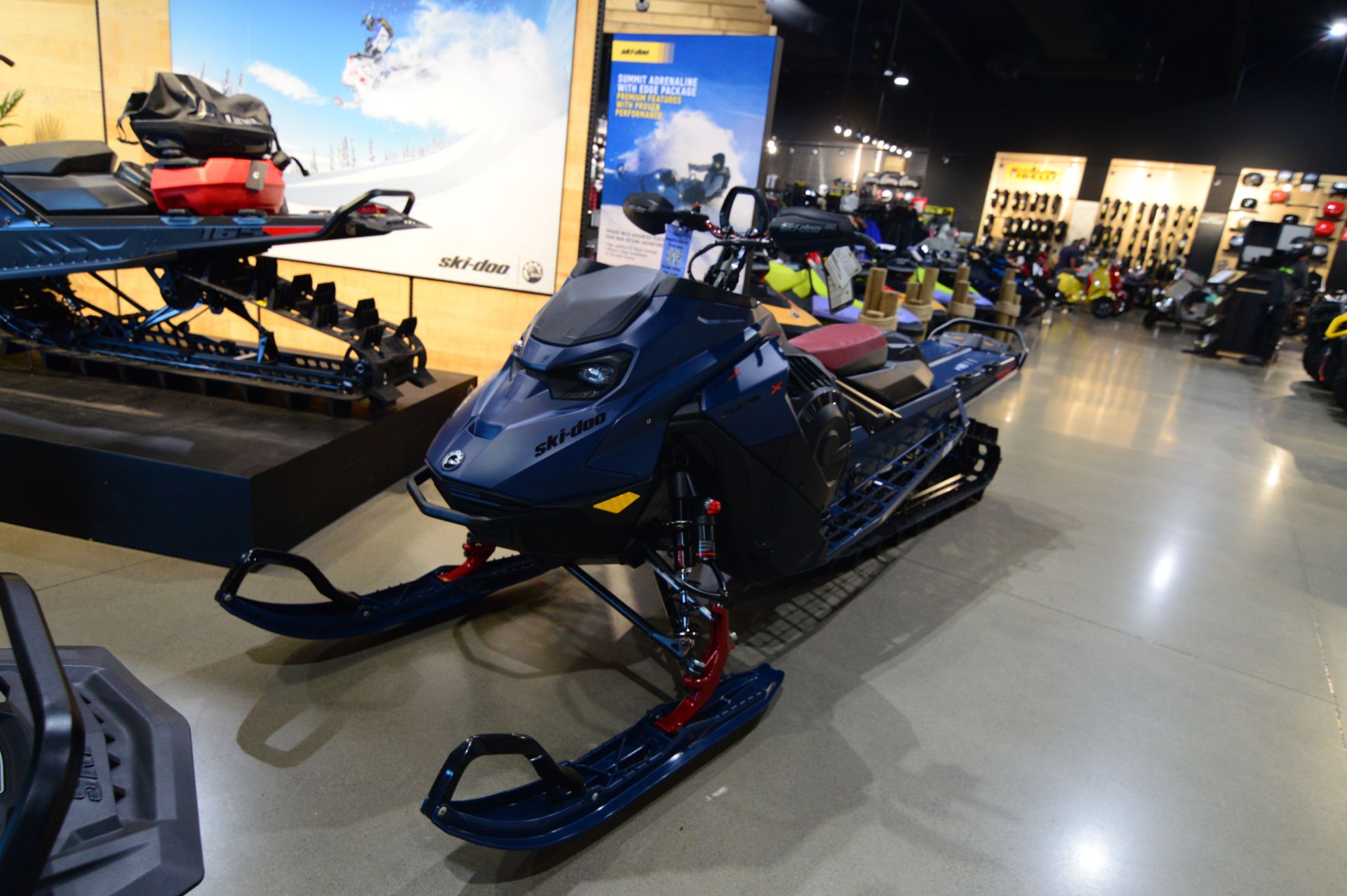 2025 Ski-Doo Summit X w/ Expert Package 165 850 E-TEC Turbo R SHOT PowderMax X-Light 3.0 w/ 10.25 in. Touchscreen HAC in Elk Grove, California - Photo 2