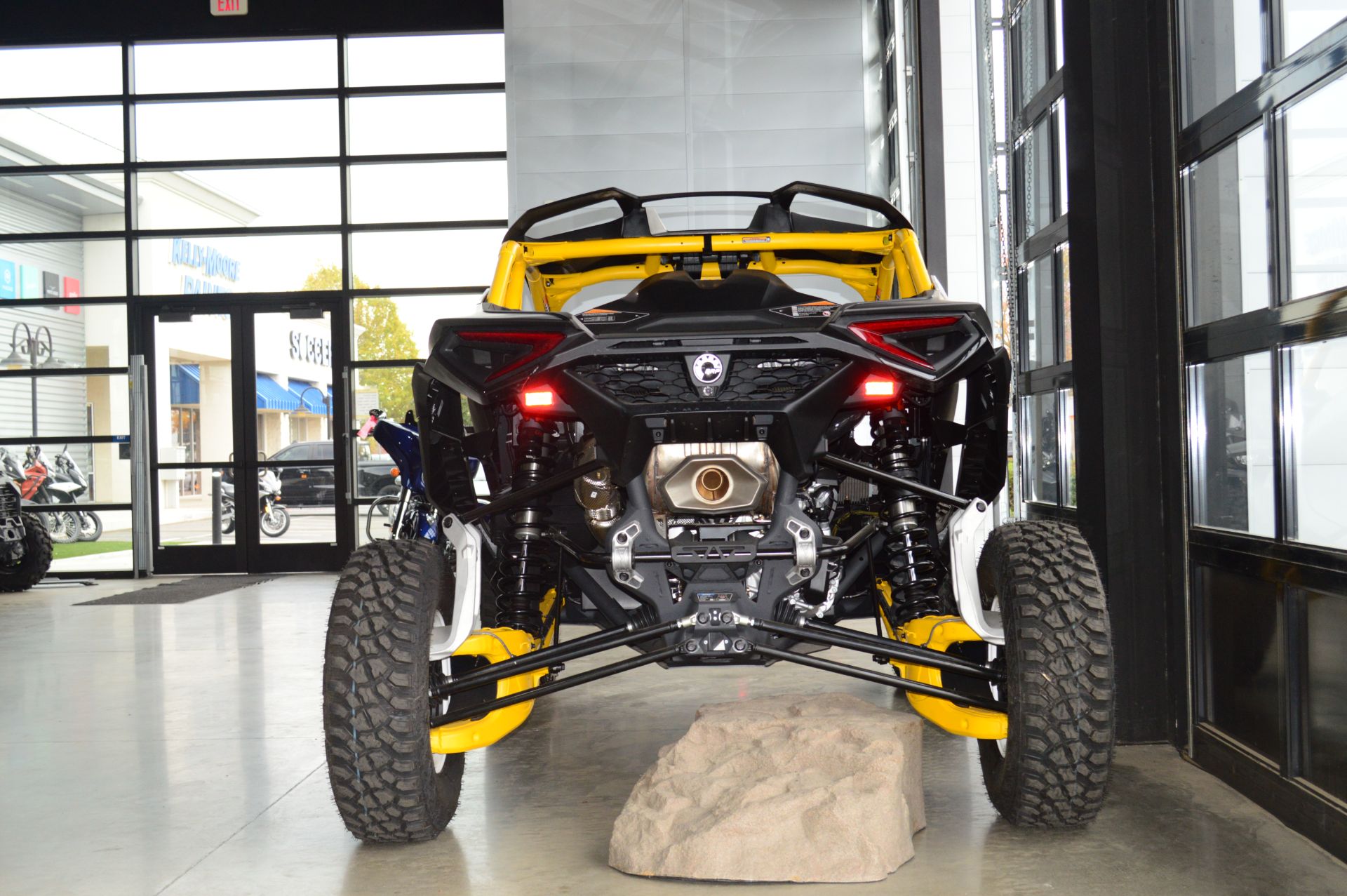 2024 Can-Am Maverick R X RS with Smart-Shox 999T DCT in Elk Grove, California - Photo 7