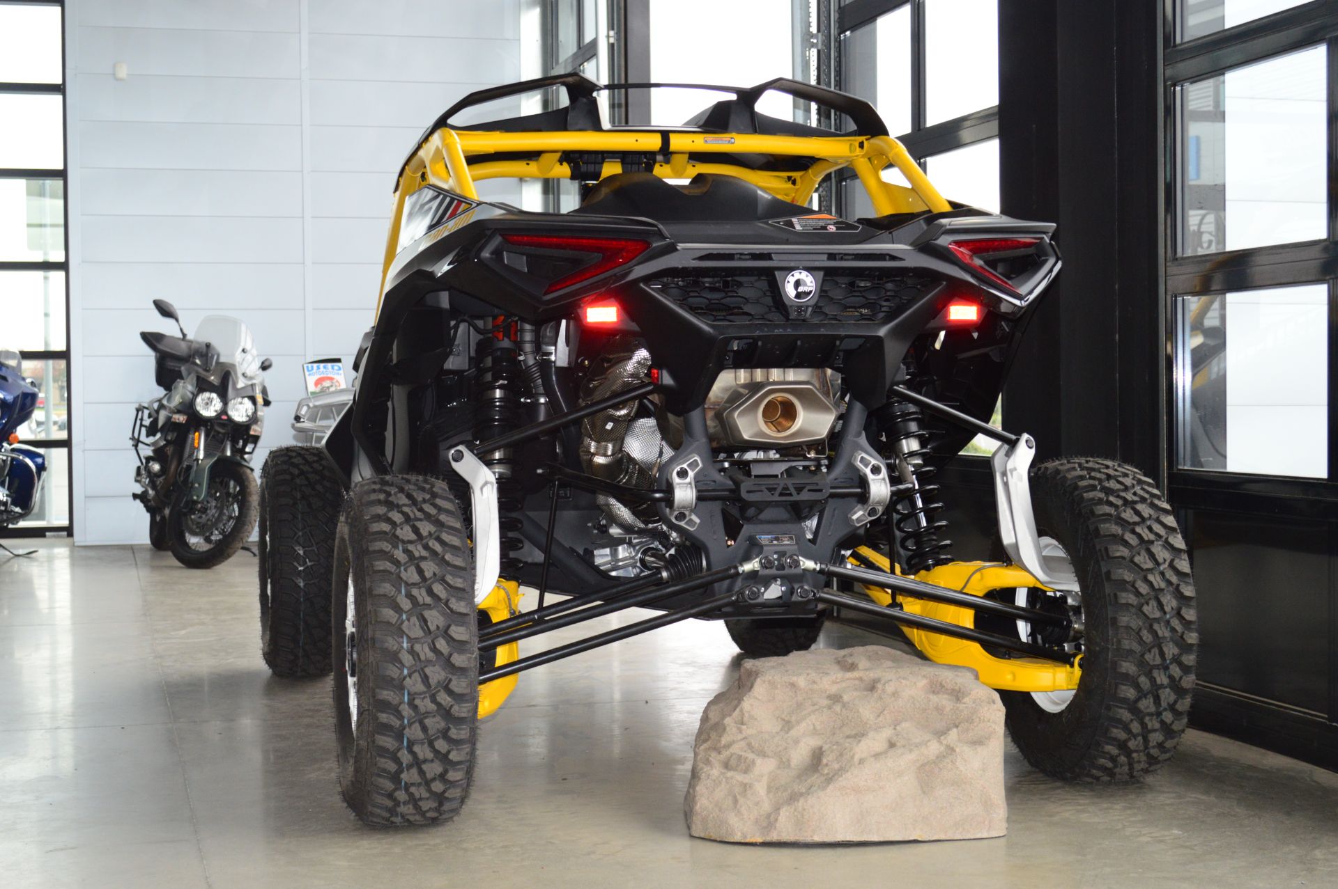 2024 Can-Am Maverick R X RS with Smart-Shox 999T DCT in Elk Grove, California - Photo 6