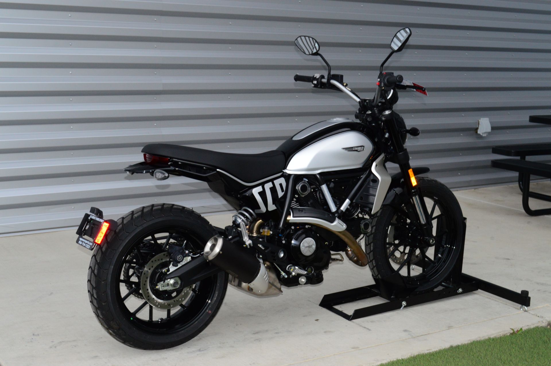 2024 Ducati Scrambler Icon in Elk Grove, California - Photo 9