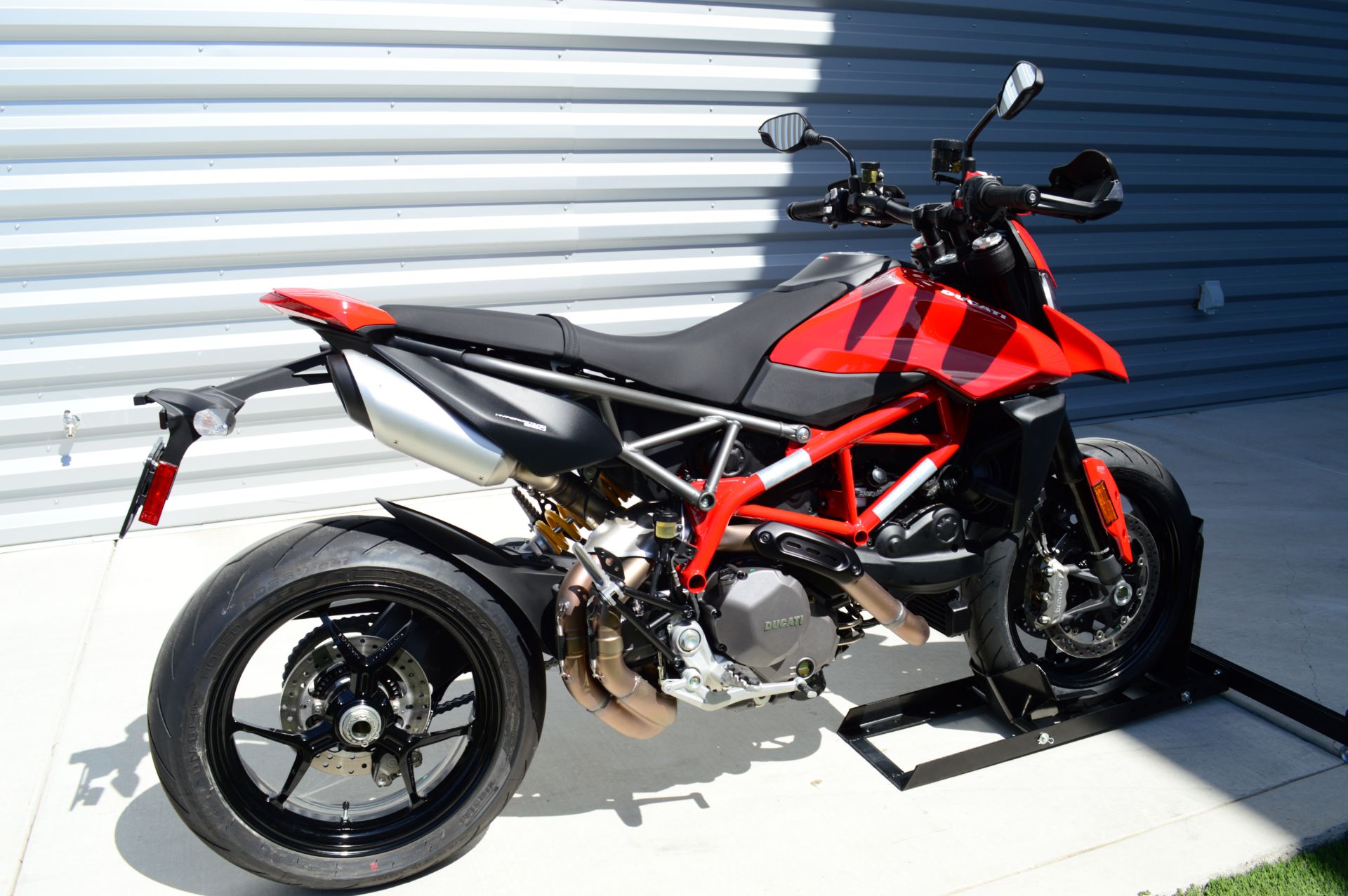 2023 Ducati Hypermotard 950 in Elk Grove, California - Photo 10