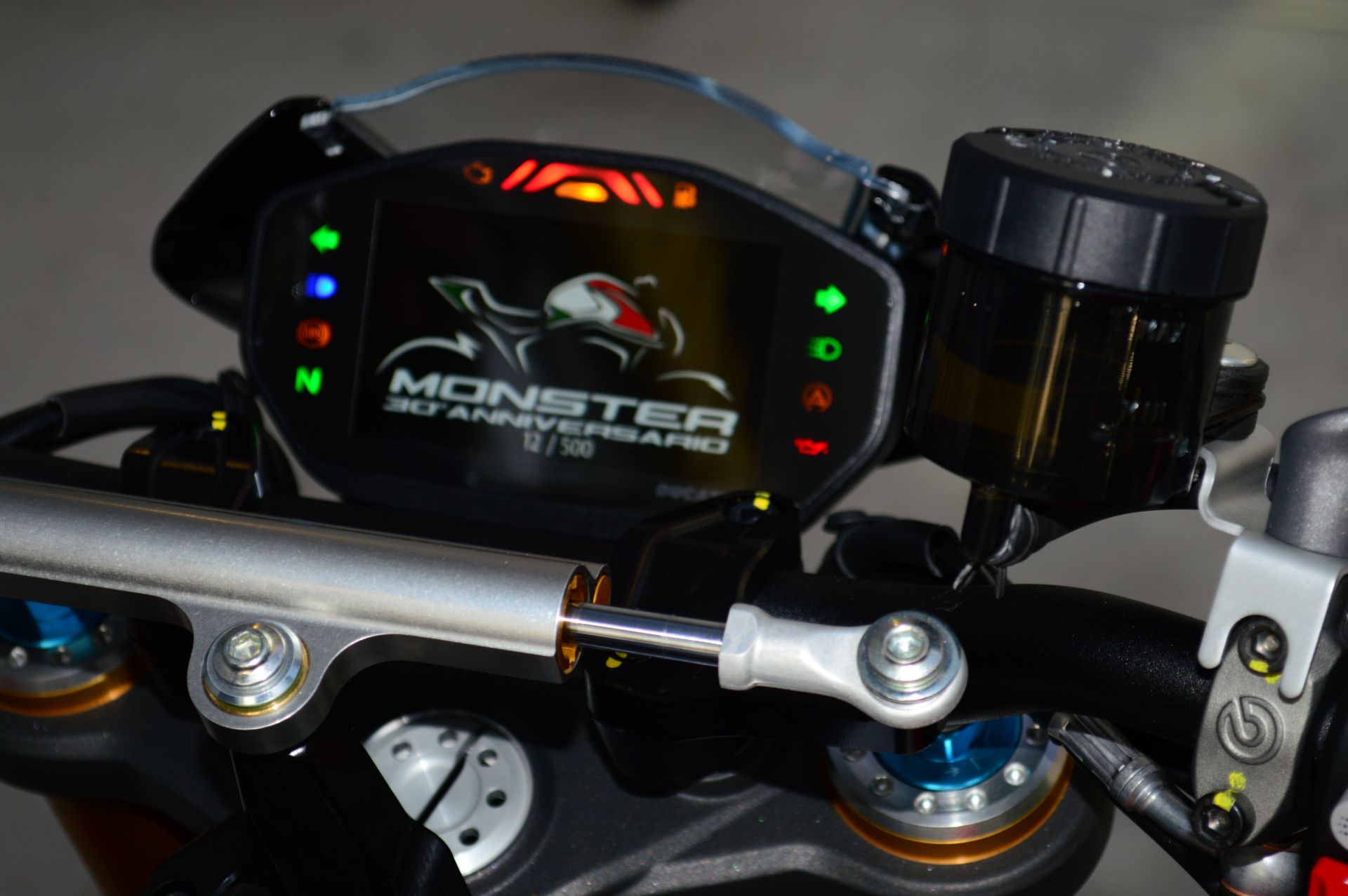 2024 Ducati Monster 30th Anniversario in Elk Grove, California - Photo 12