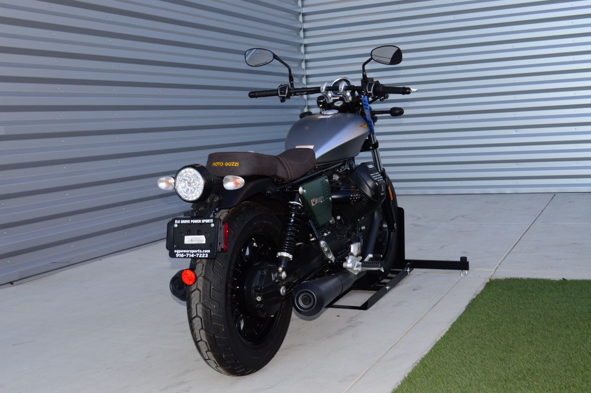 2022 Moto Guzzi V9 Bobber Centenario in Elk Grove, California - Photo 9