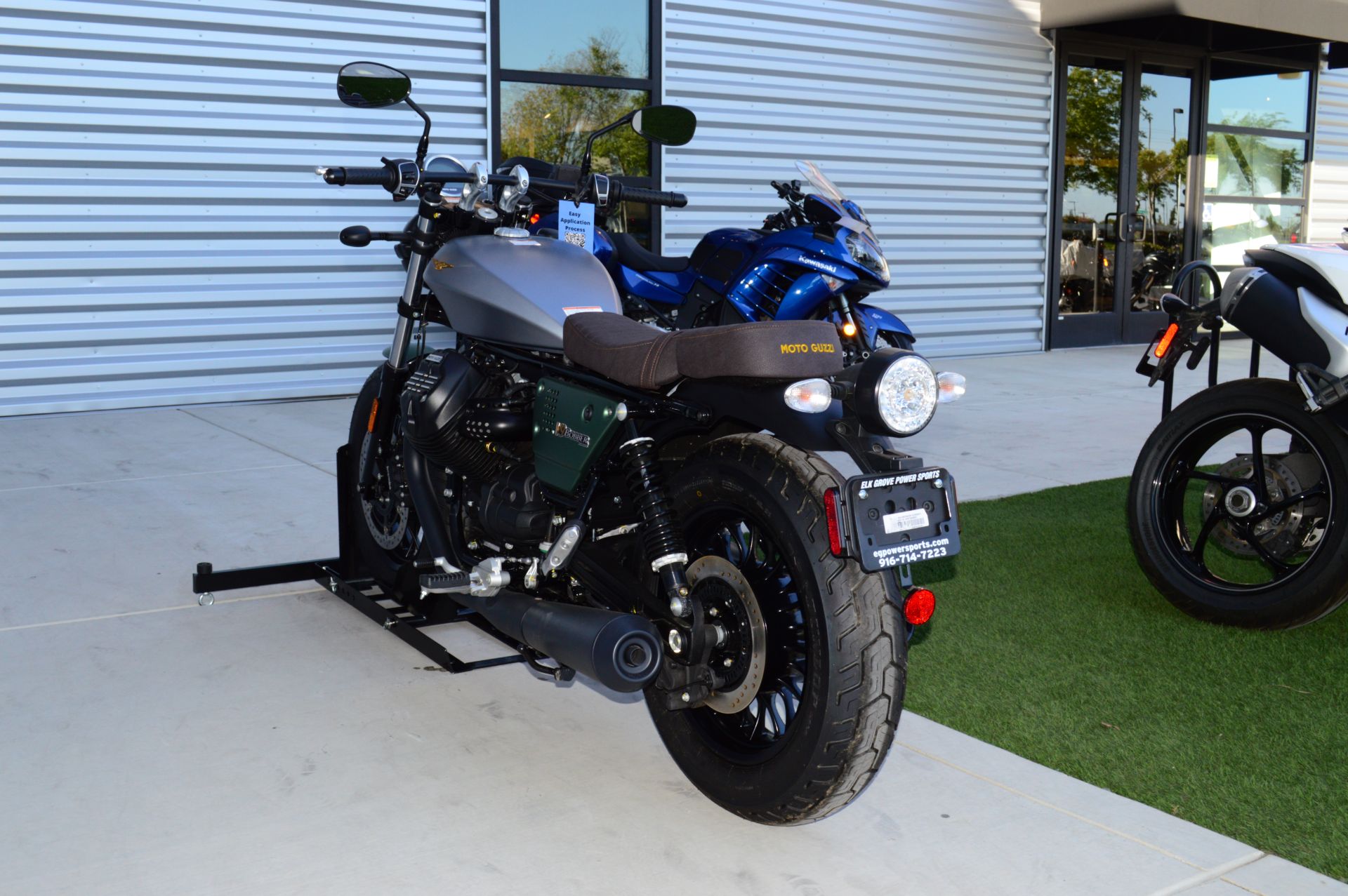 2022 Moto Guzzi V9 Bobber Centenario in Elk Grove, California - Photo 7
