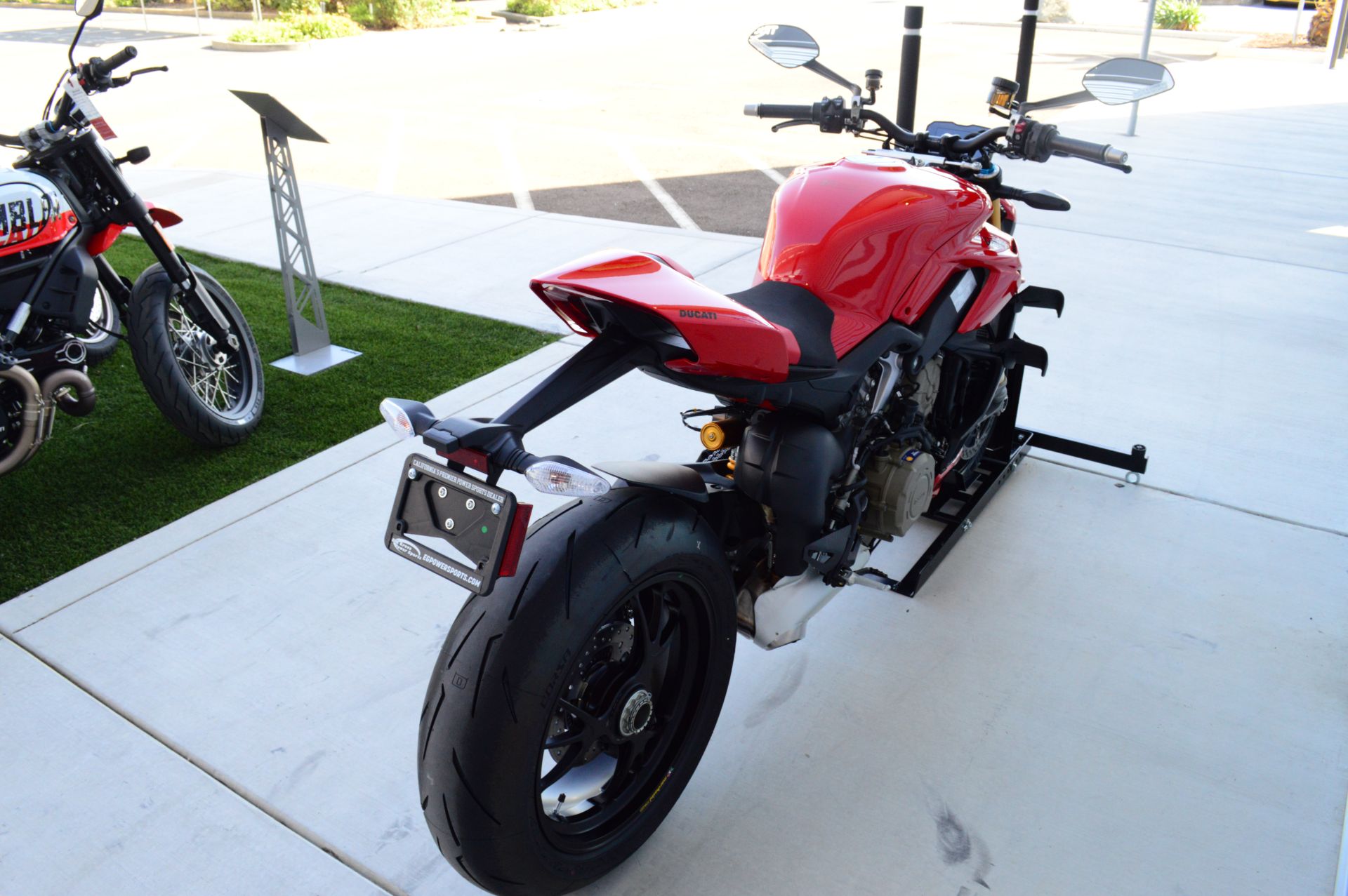 2022 Ducati Streetfighter V4 S in Elk Grove, California - Photo 4