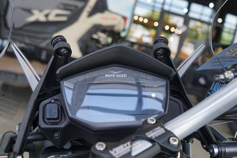 2022 Moto Guzzi V85 TT Guardia D’onore E5 in Elk Grove, California - Photo 7
