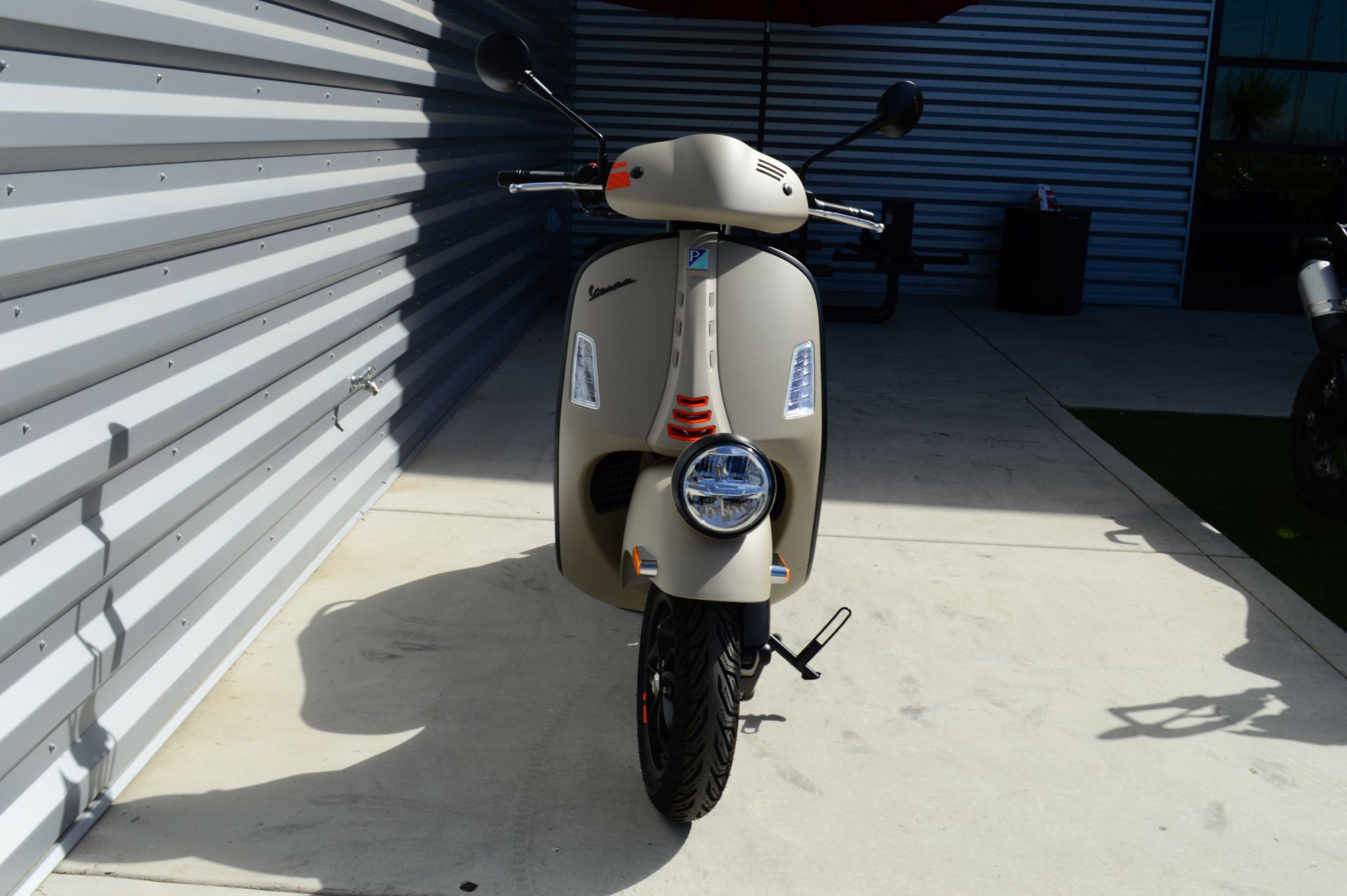 2024 Vespa GTV 300 in Elk Grove, California - Photo 2