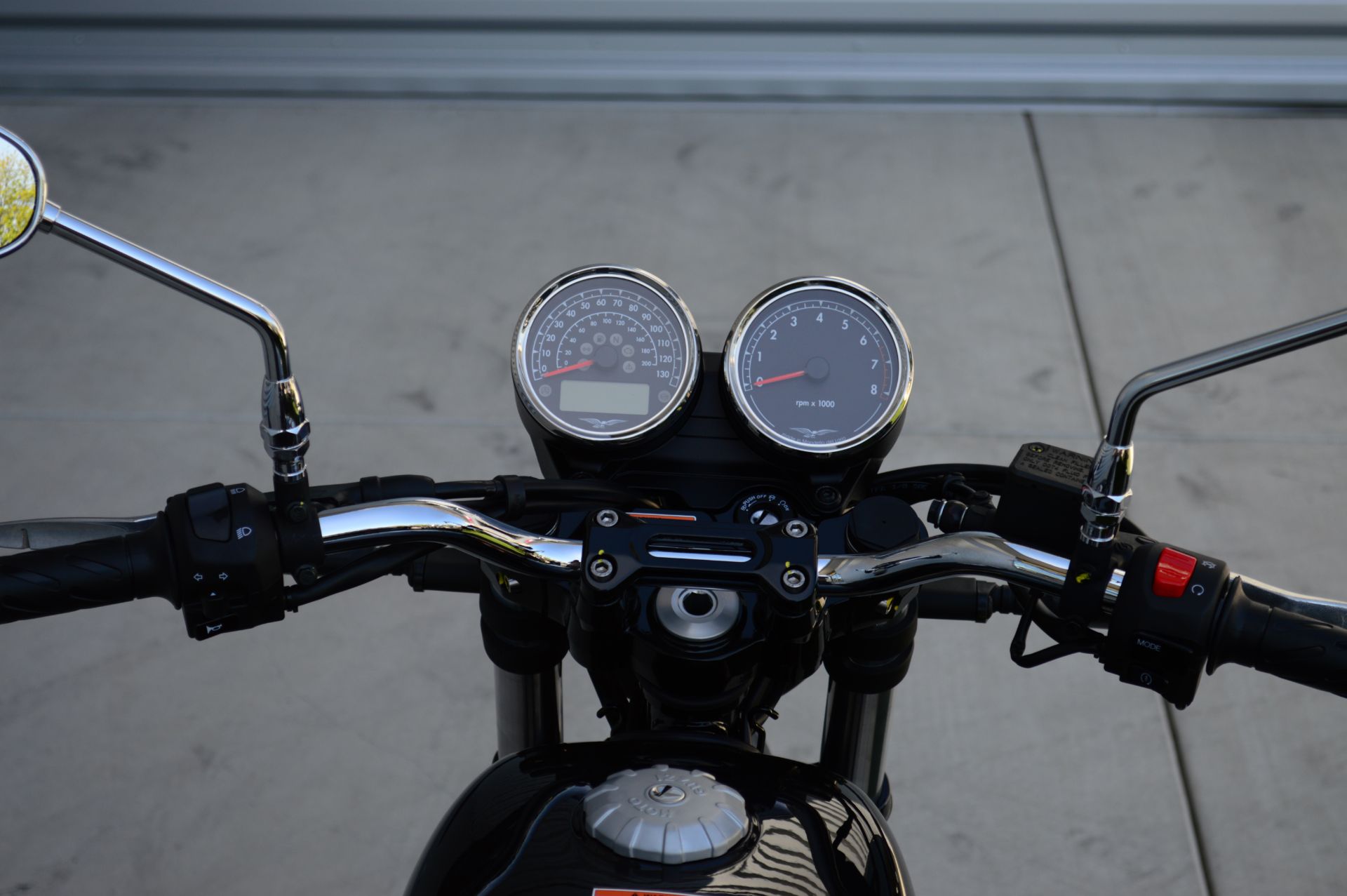 2023 Moto Guzzi V7 Special in Elk Grove, California - Photo 15