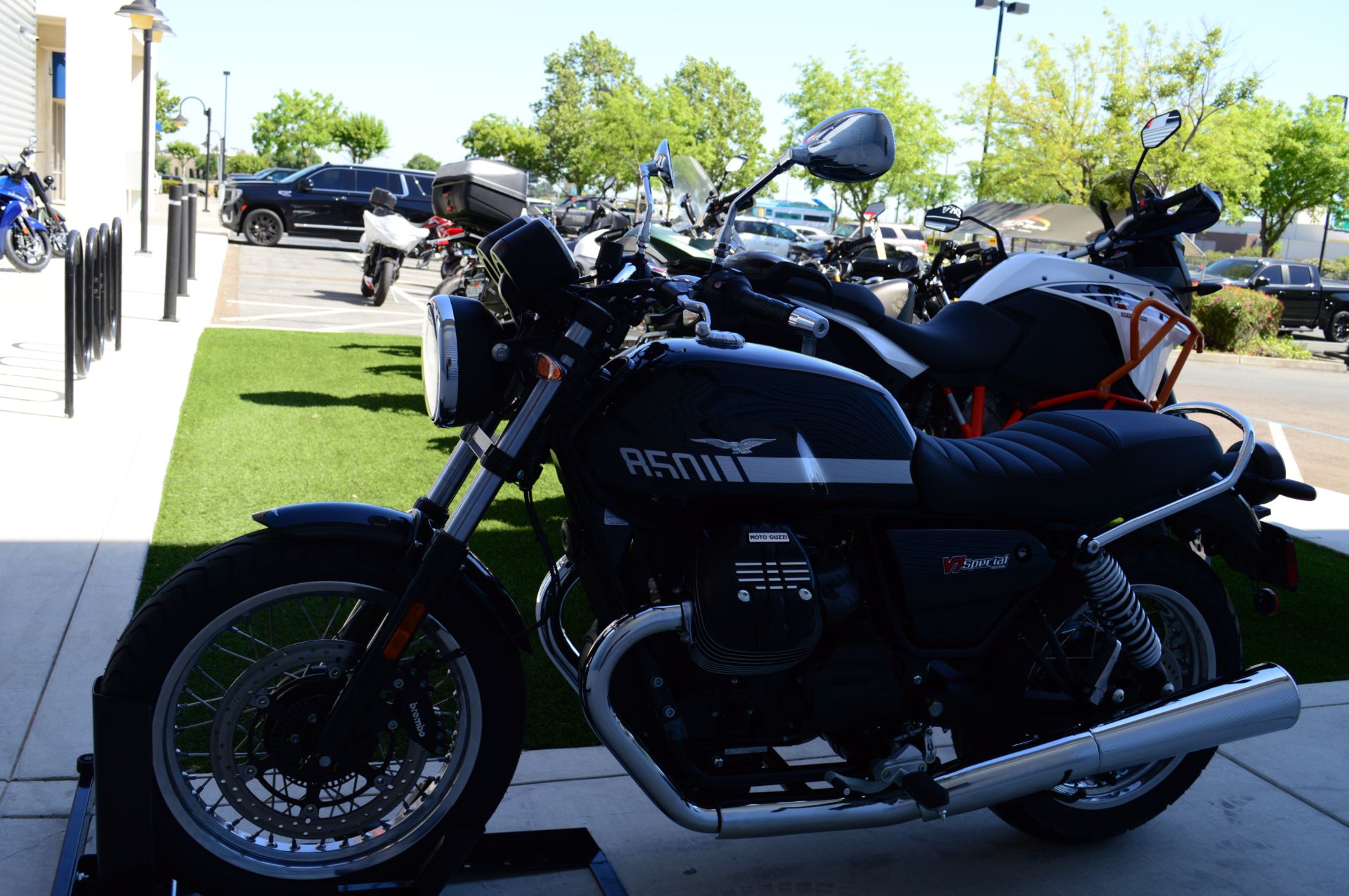 2023 Moto Guzzi V7 Special in Elk Grove, California - Photo 8