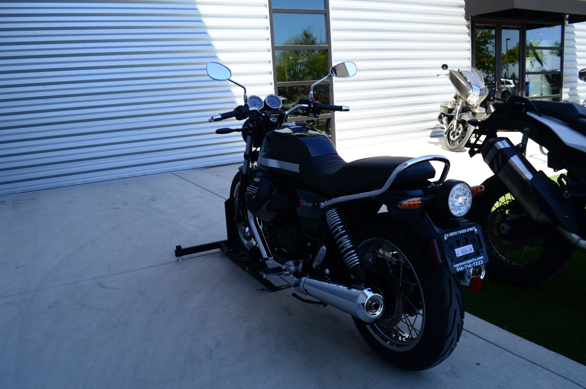 2023 Moto Guzzi V7 Special in Elk Grove, California - Photo 10