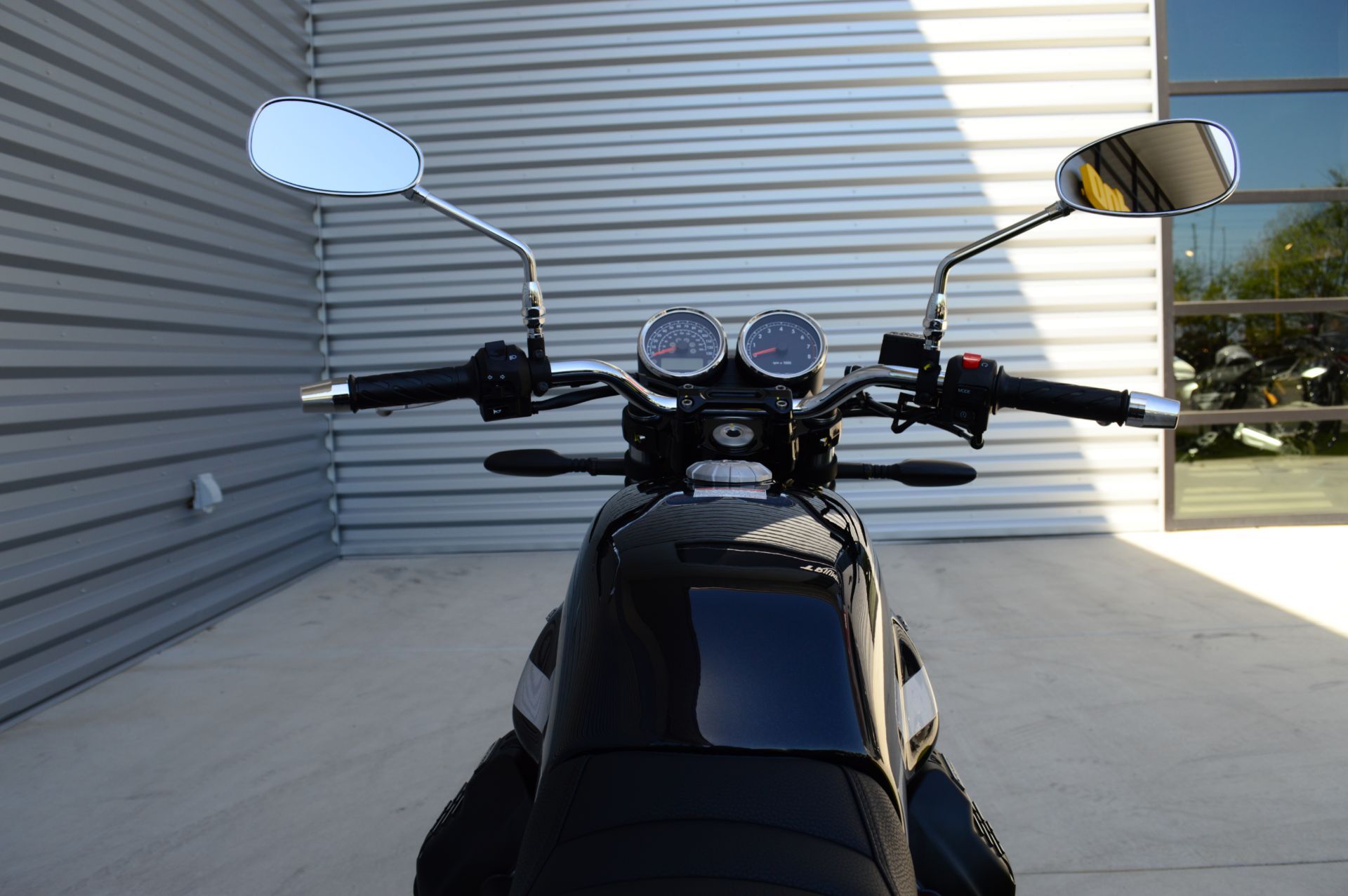 2023 Moto Guzzi V7 Special in Elk Grove, California - Photo 6