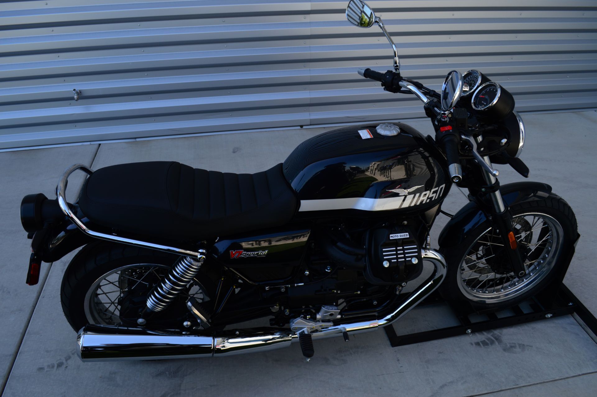 2023 Moto Guzzi V7 Special in Elk Grove, California - Photo 7