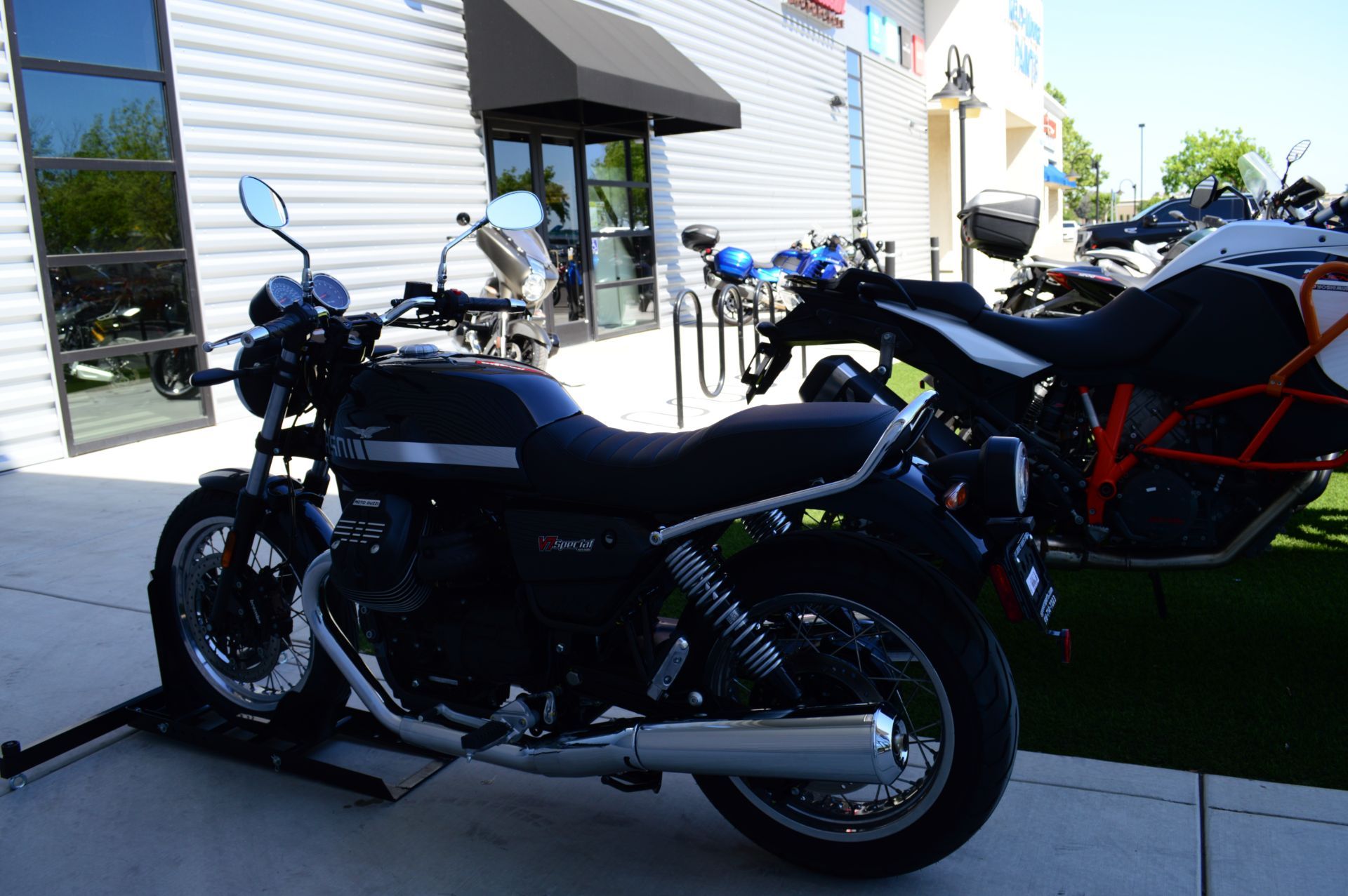 2023 Moto Guzzi V7 Special in Elk Grove, California - Photo 11