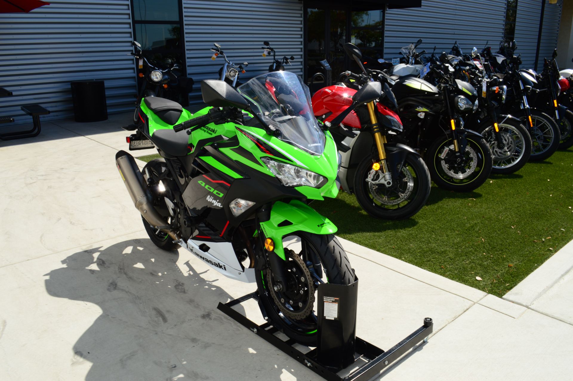 2022 Kawasaki Ninja 400 ABS KRT Edition in Elk Grove, California - Photo 9