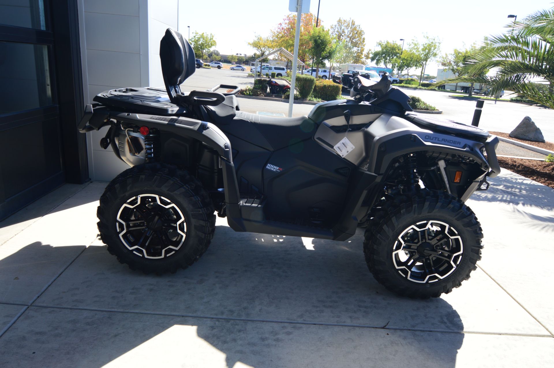 2025 Can-Am Outlander MAX XT 1000R in Elk Grove, California - Photo 6