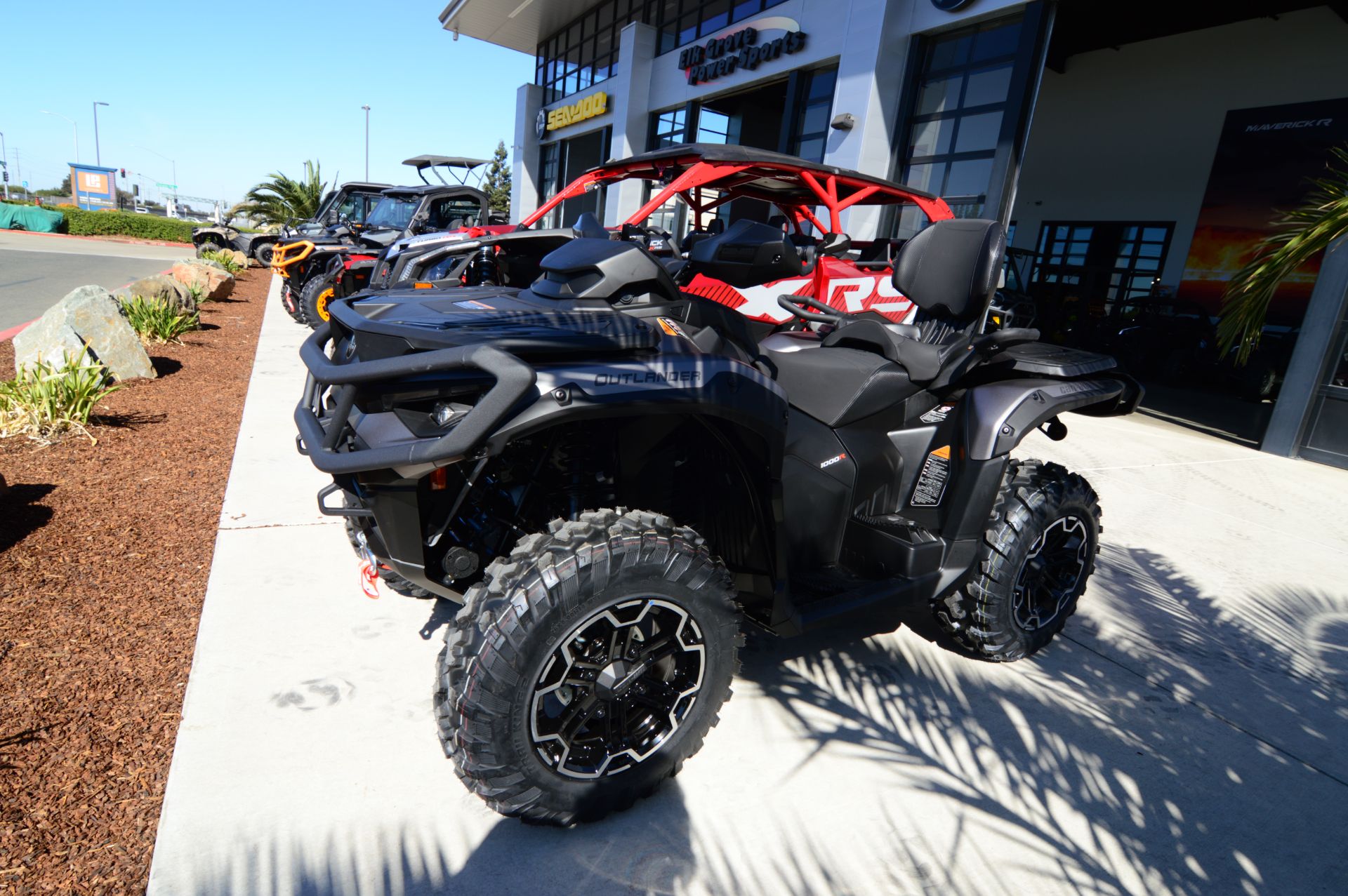 2025 Can-Am Outlander MAX XT 1000R in Elk Grove, California - Photo 3