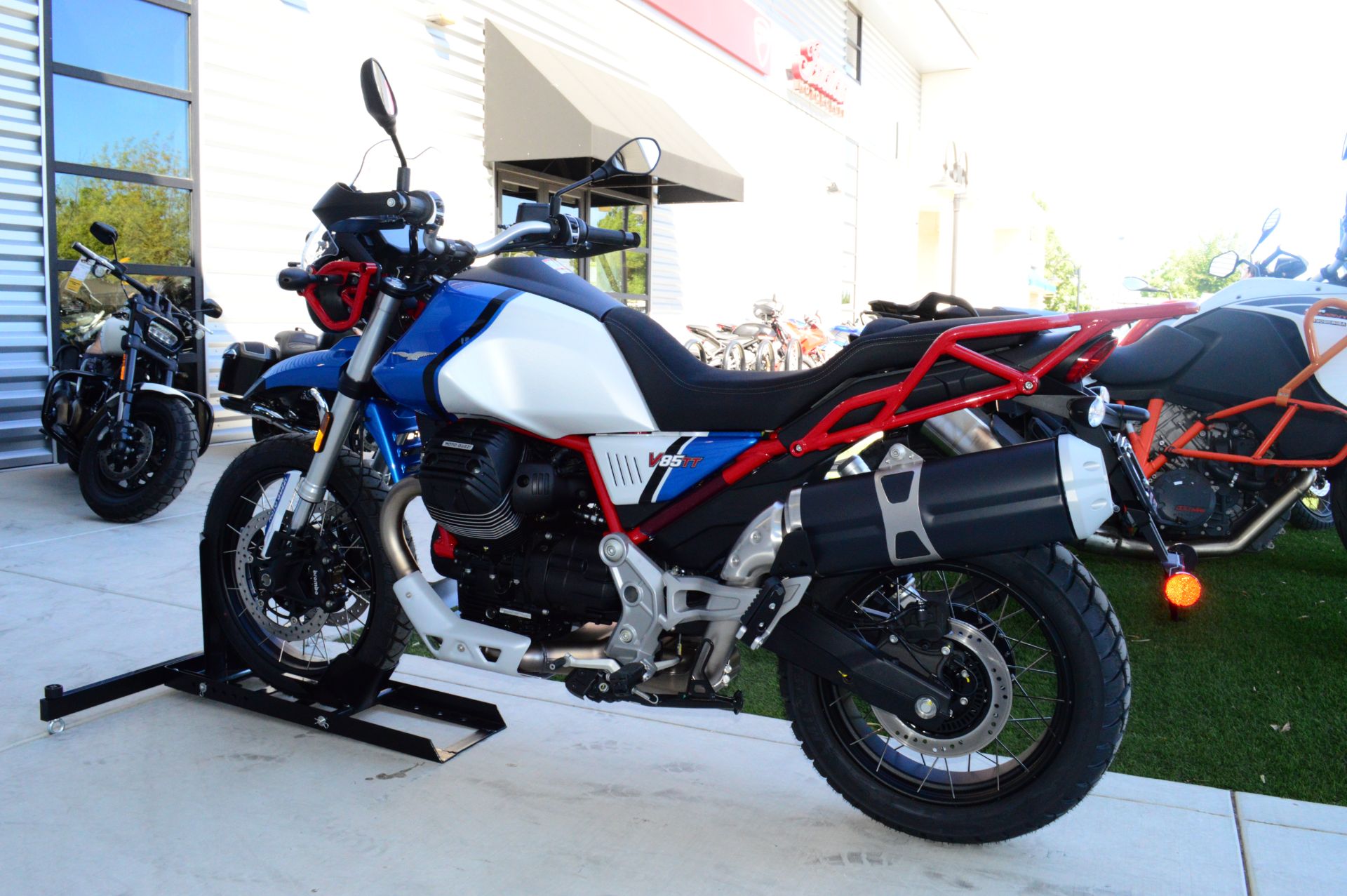 2023 Moto Guzzi V85 TT Adventure in Elk Grove, California - Photo 9