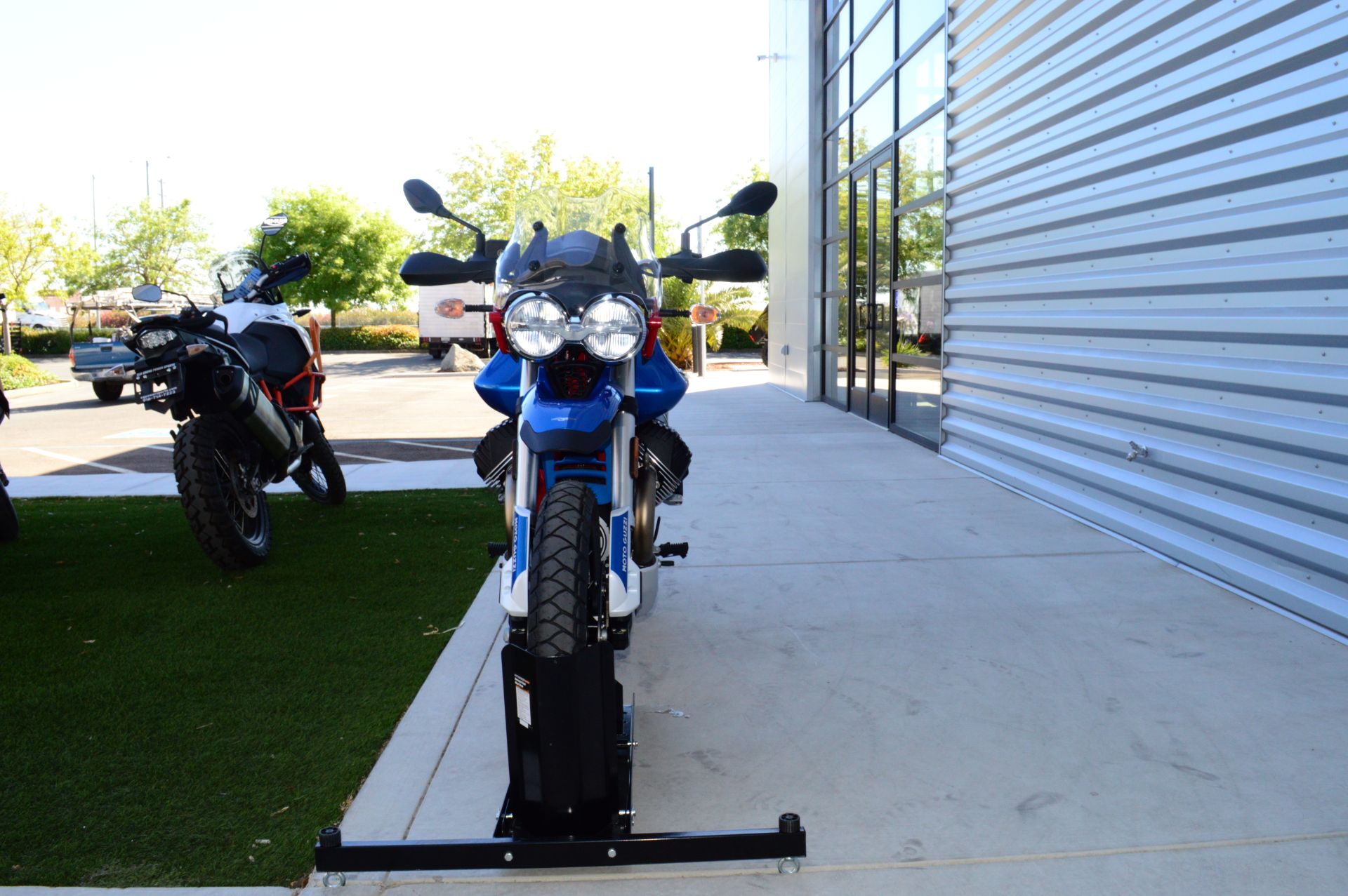 2023 Moto Guzzi V85 TT Adventure in Elk Grove, California - Photo 2