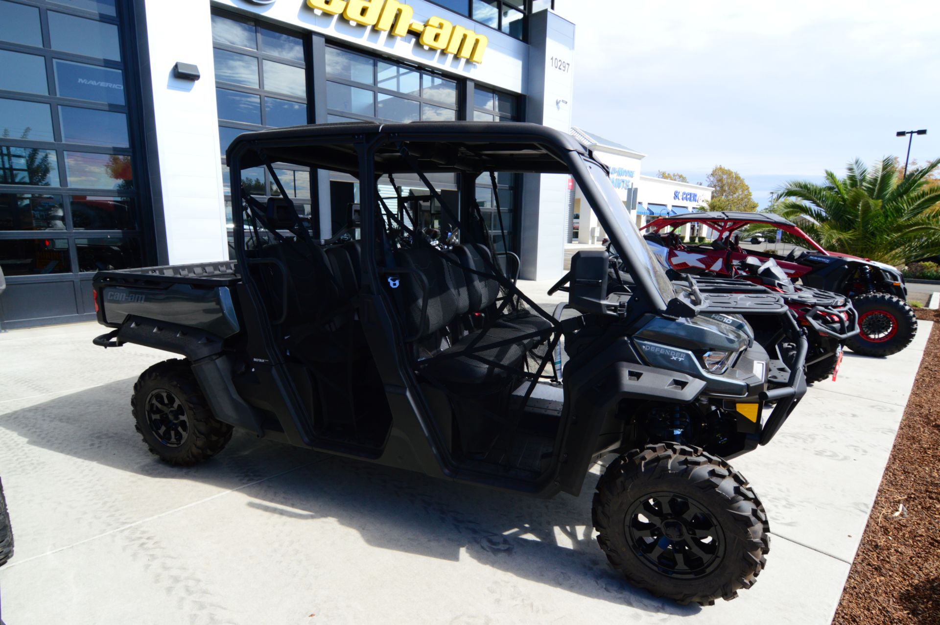 2024 Can-Am Defender MAX XT HD10 in Elk Grove, California - Photo 3