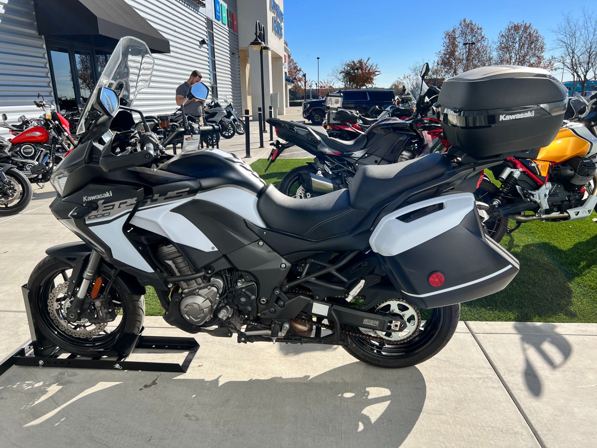 2019 Kawasaki Versys 1000 SE LT+ in Elk Grove, California - Photo 3