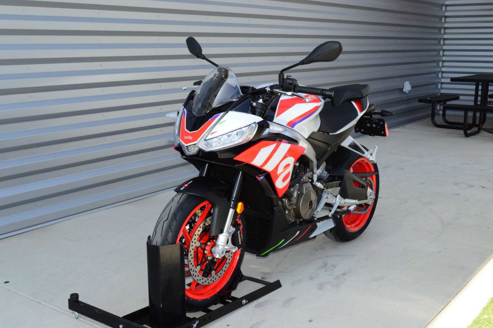 2024 Aprilia Tuono 660 Factory in Elk Grove, California - Photo 3