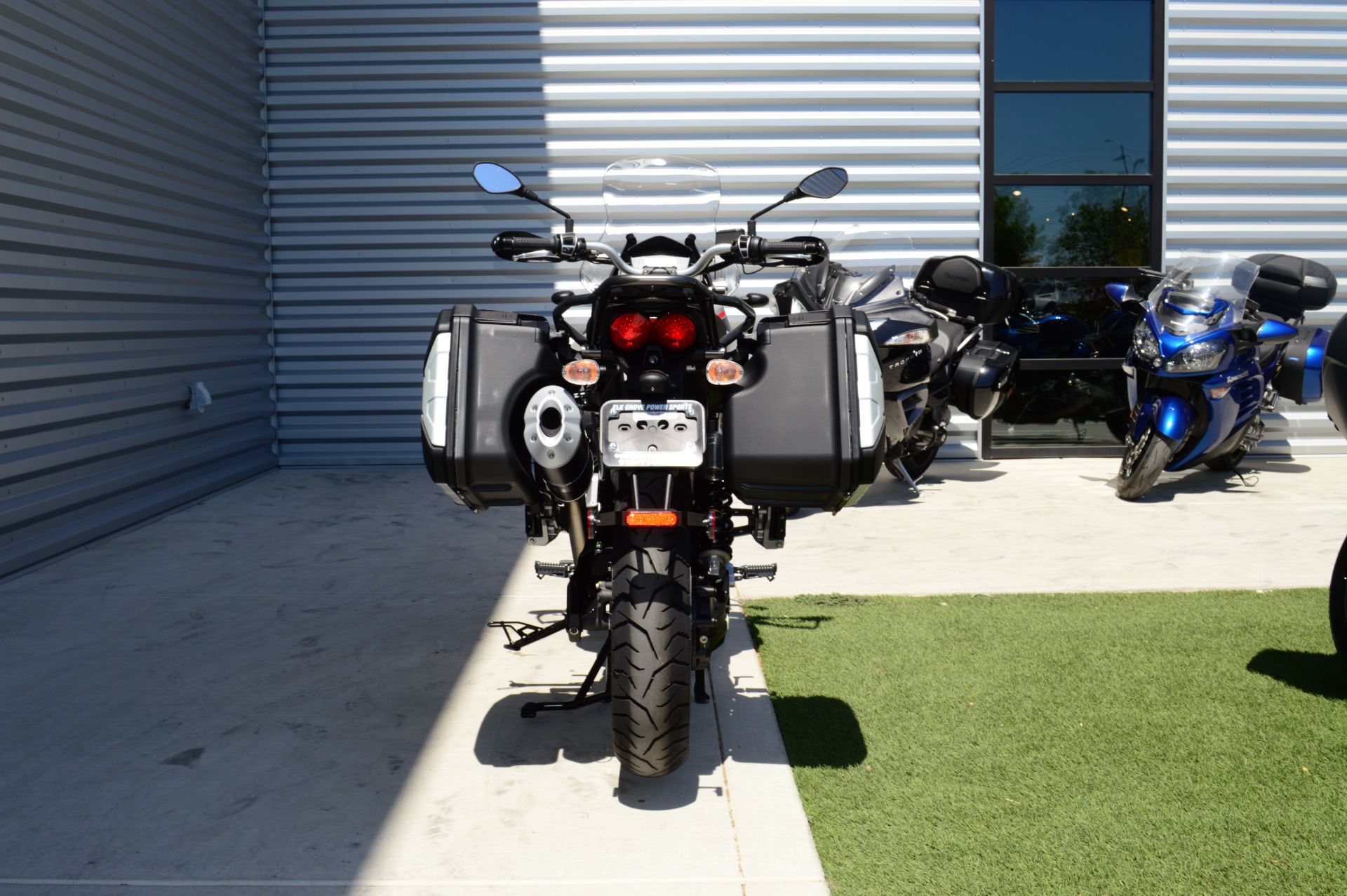 2023 Moto Guzzi V85 TT Travel in Elk Grove, California - Photo 8