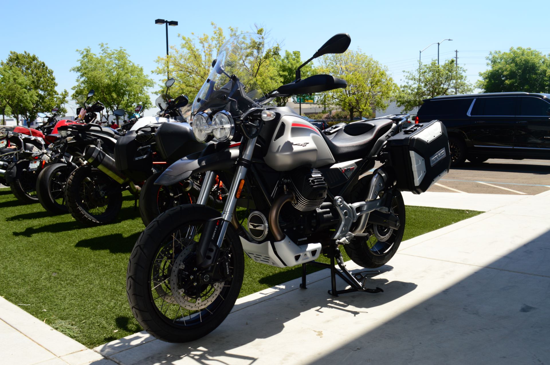 2023 Moto Guzzi V85 TT Travel in Elk Grove, California - Photo 4