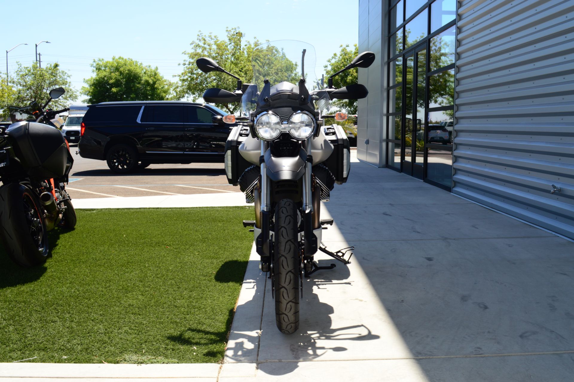 2023 Moto Guzzi V85 TT Travel in Elk Grove, California - Photo 12