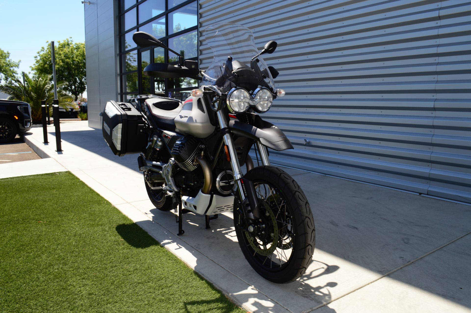 2023 Moto Guzzi V85 TT Travel in Elk Grove, California - Photo 11