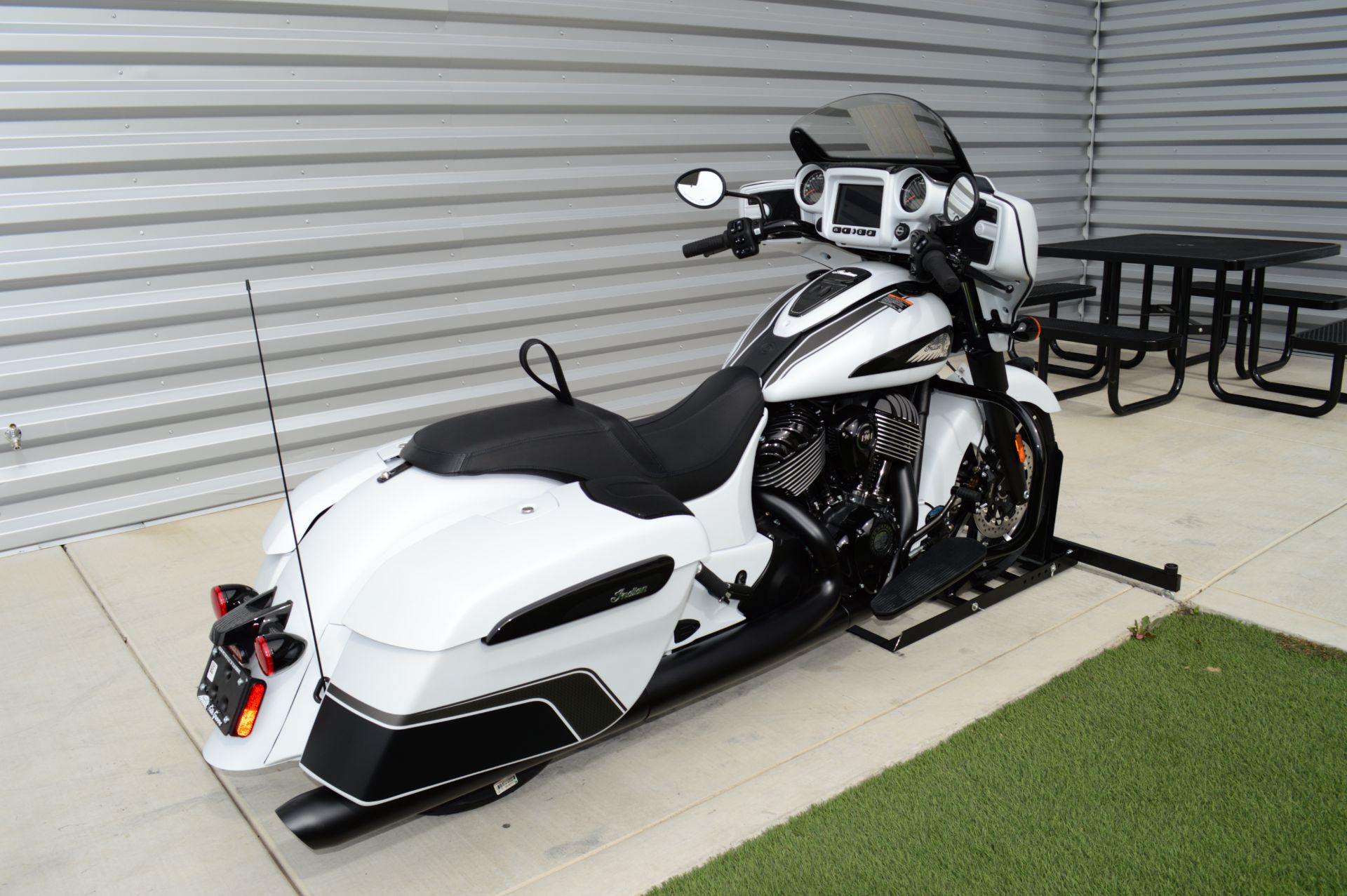 2024 Indian Motorcycle Chieftain® Dark Horse® with PowerBand Audio Package in Elk Grove, California - Photo 5