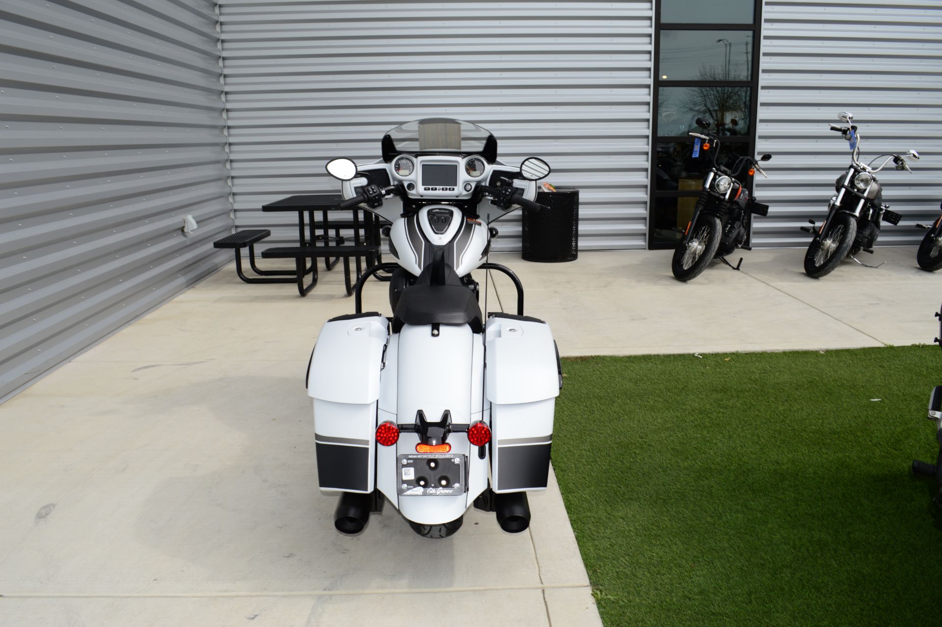 2024 Indian Motorcycle Chieftain® Dark Horse® with PowerBand Audio Package in Elk Grove, California - Photo 6