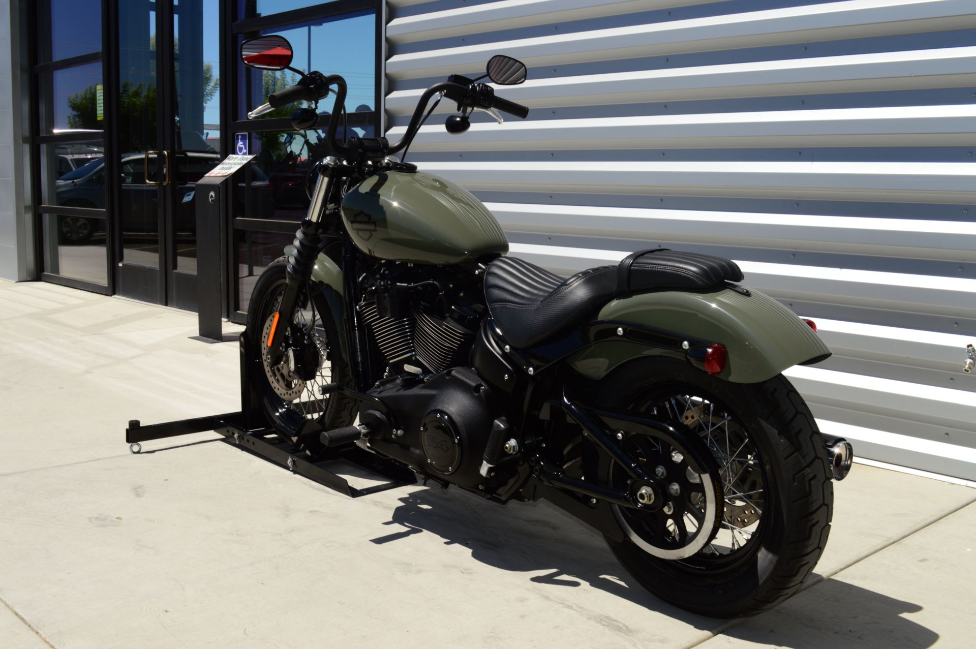 2021 Harley-Davidson Street Bob® 114 in Elk Grove, California - Photo 6