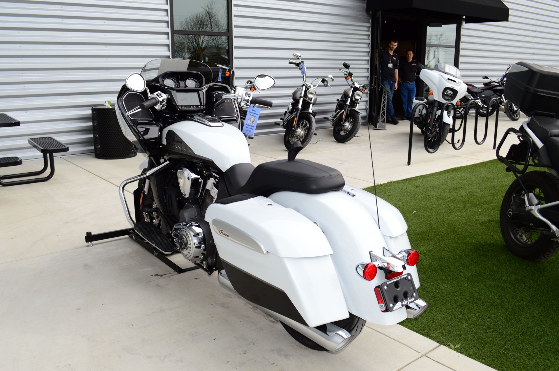2024 Indian Motorcycle Challenger® Limited with PowerBand Audio Package in Elk Grove, California - Photo 5