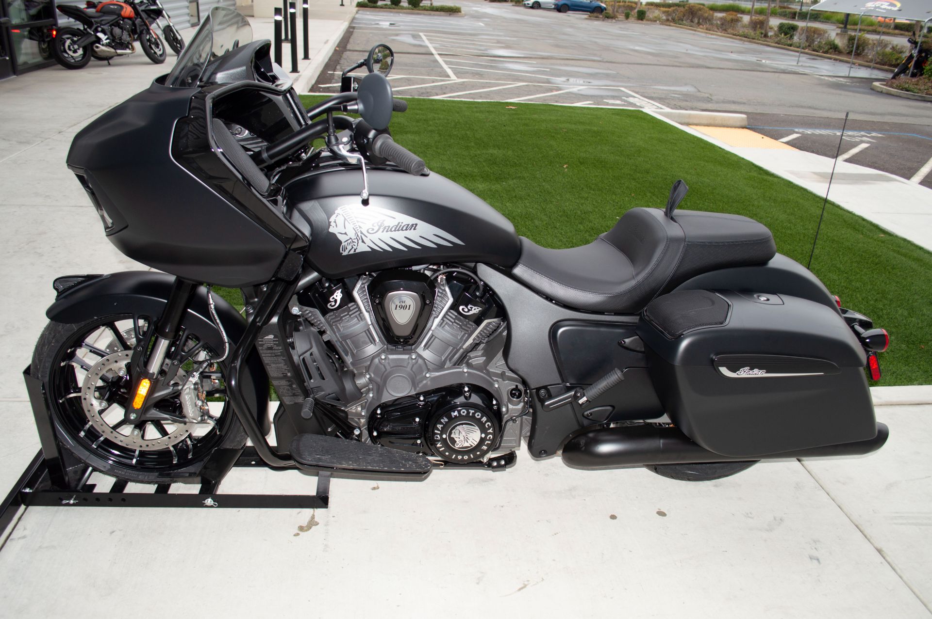 2024 Indian Motorcycle Challenger® Dark Horse® with PowerBand Audio Package in Elk Grove, California - Photo 7