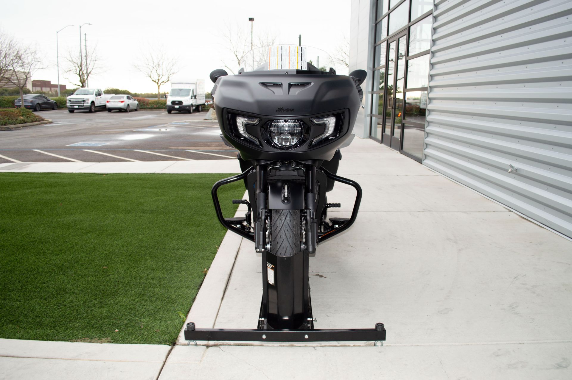 2024 Indian Motorcycle Challenger® Dark Horse® with PowerBand Audio Package in Elk Grove, California - Photo 2