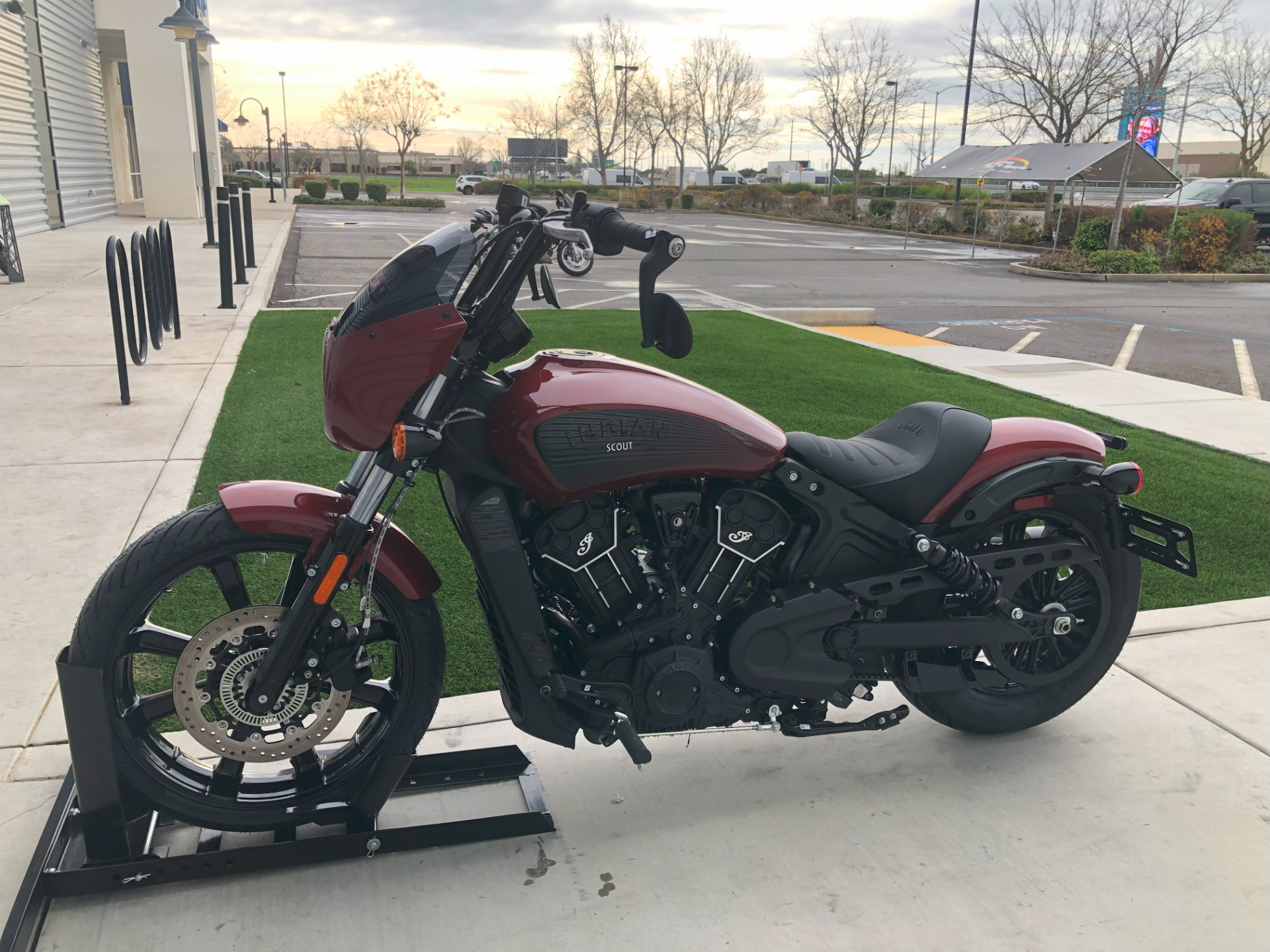 2024 Indian Motorcycle Scout® Rogue ABS Icon in Elk Grove, California - Photo 4