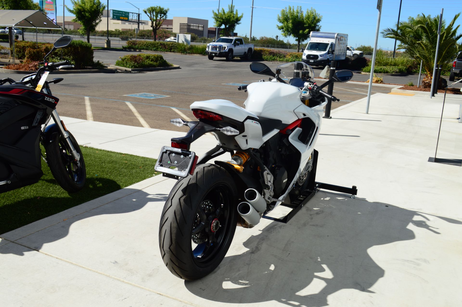 2024 Ducati SuperSport 950 S in Elk Grove, California - Photo 4