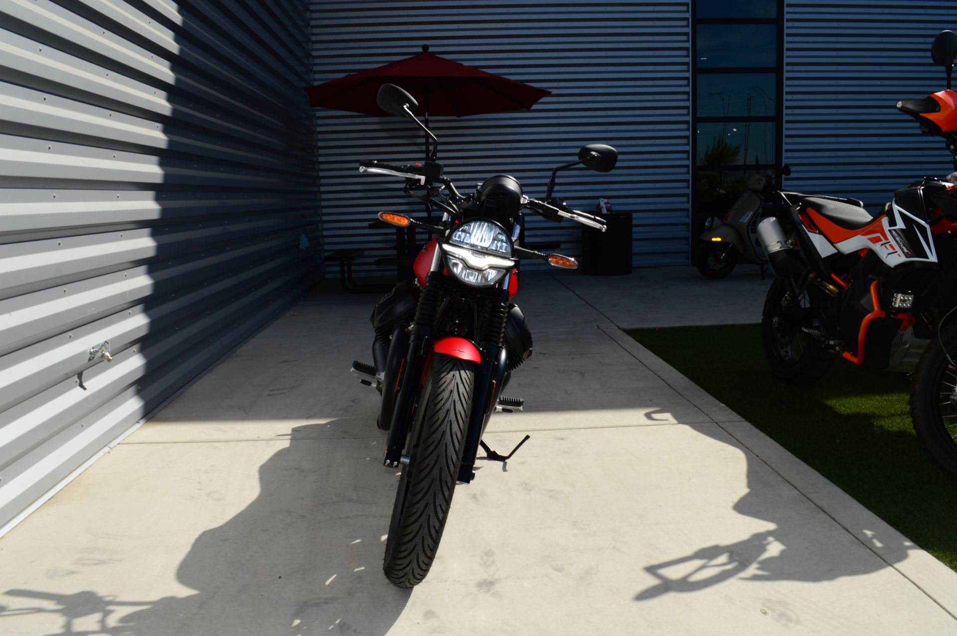 2024 Moto Guzzi V7 Stone in Elk Grove, California - Photo 2