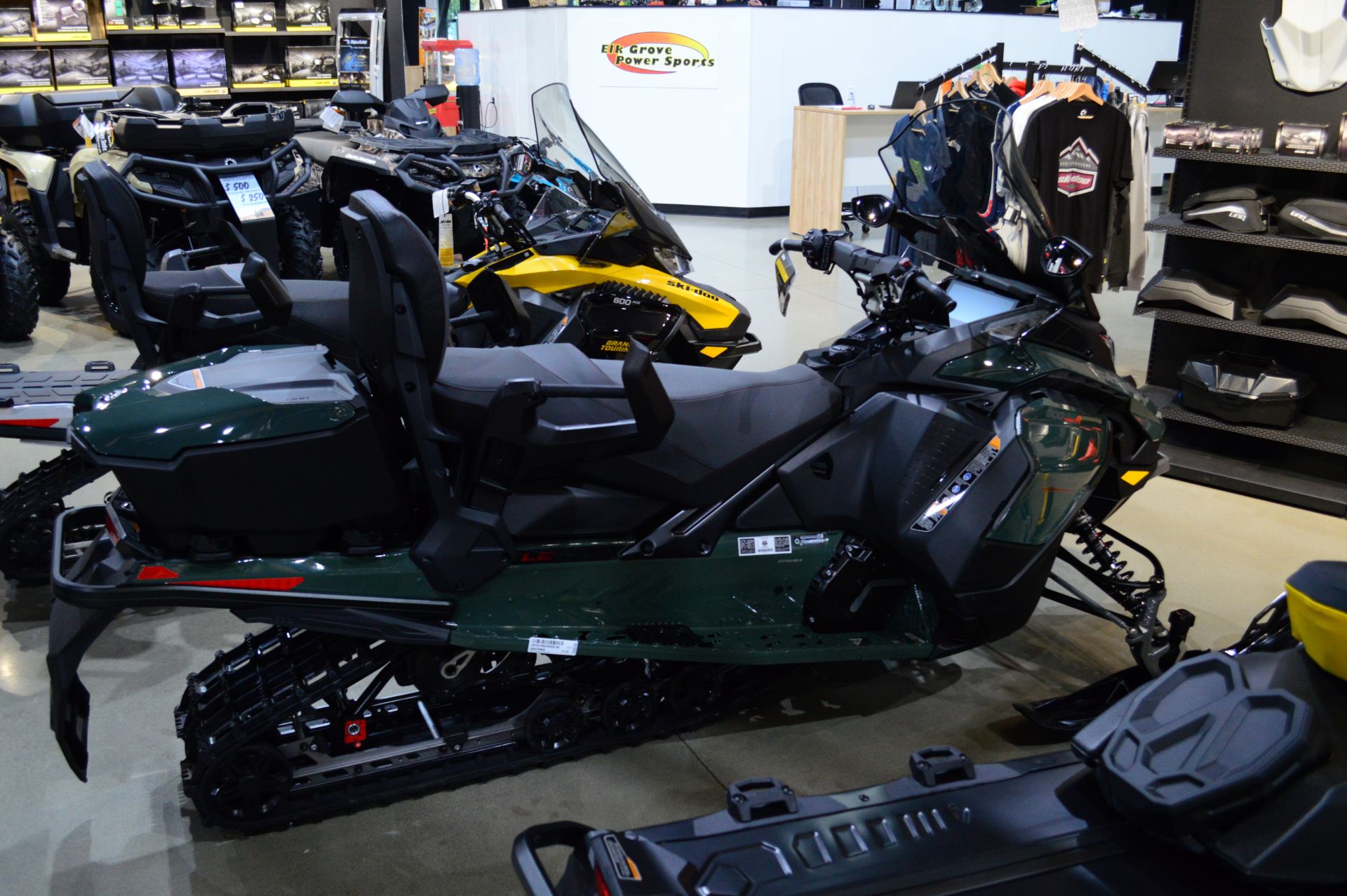 2024 Ski-Doo Grand Touring LE with Luxury Package 900 ACE Turbo R Silent Ice Track II 1.25 in Elk Grove, California - Photo 6
