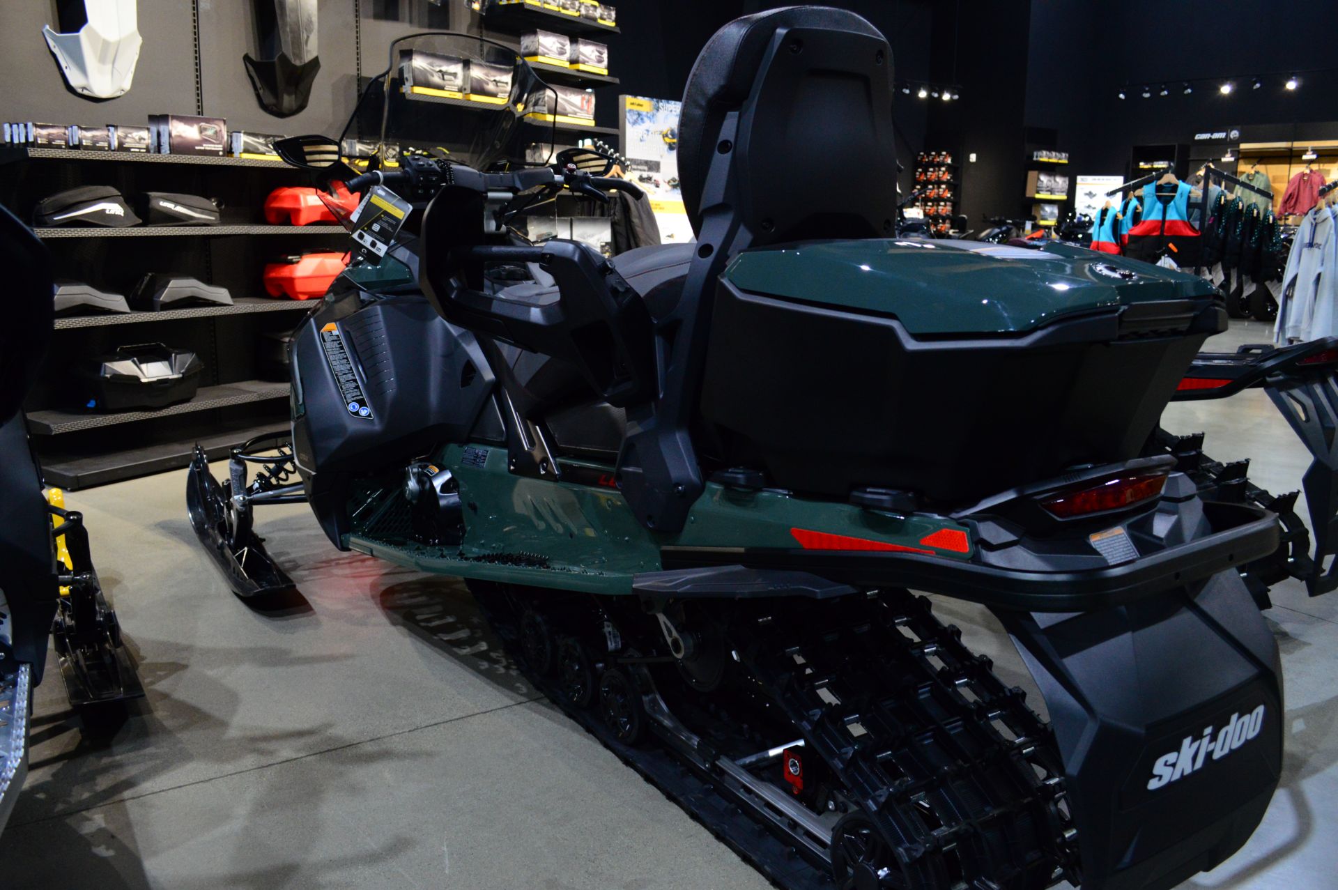2024 Ski-Doo Grand Touring LE with Luxury Package 900 ACE Turbo R Silent Ice Track II 1.25 in Elk Grove, California - Photo 9