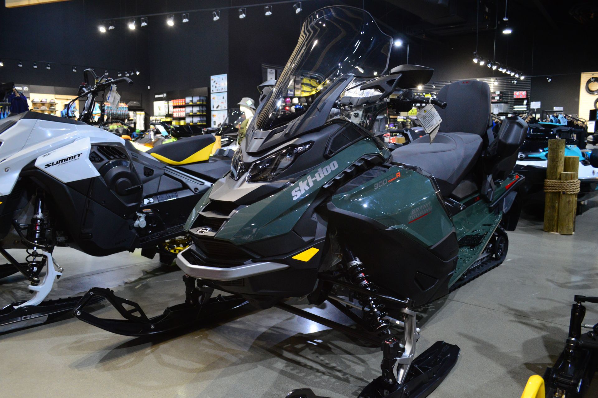 2024 Ski-Doo Grand Touring LE with Luxury Package 900 ACE Turbo R Silent Ice Track II 1.25 in Elk Grove, California - Photo 10