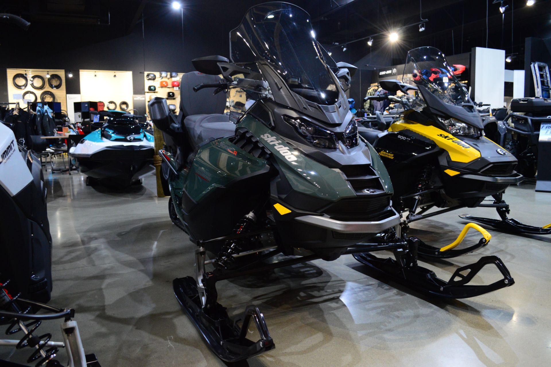 2024 Ski-Doo Grand Touring LE with Luxury Package 900 ACE Turbo R Silent Ice Track II 1.25 in Elk Grove, California - Photo 4