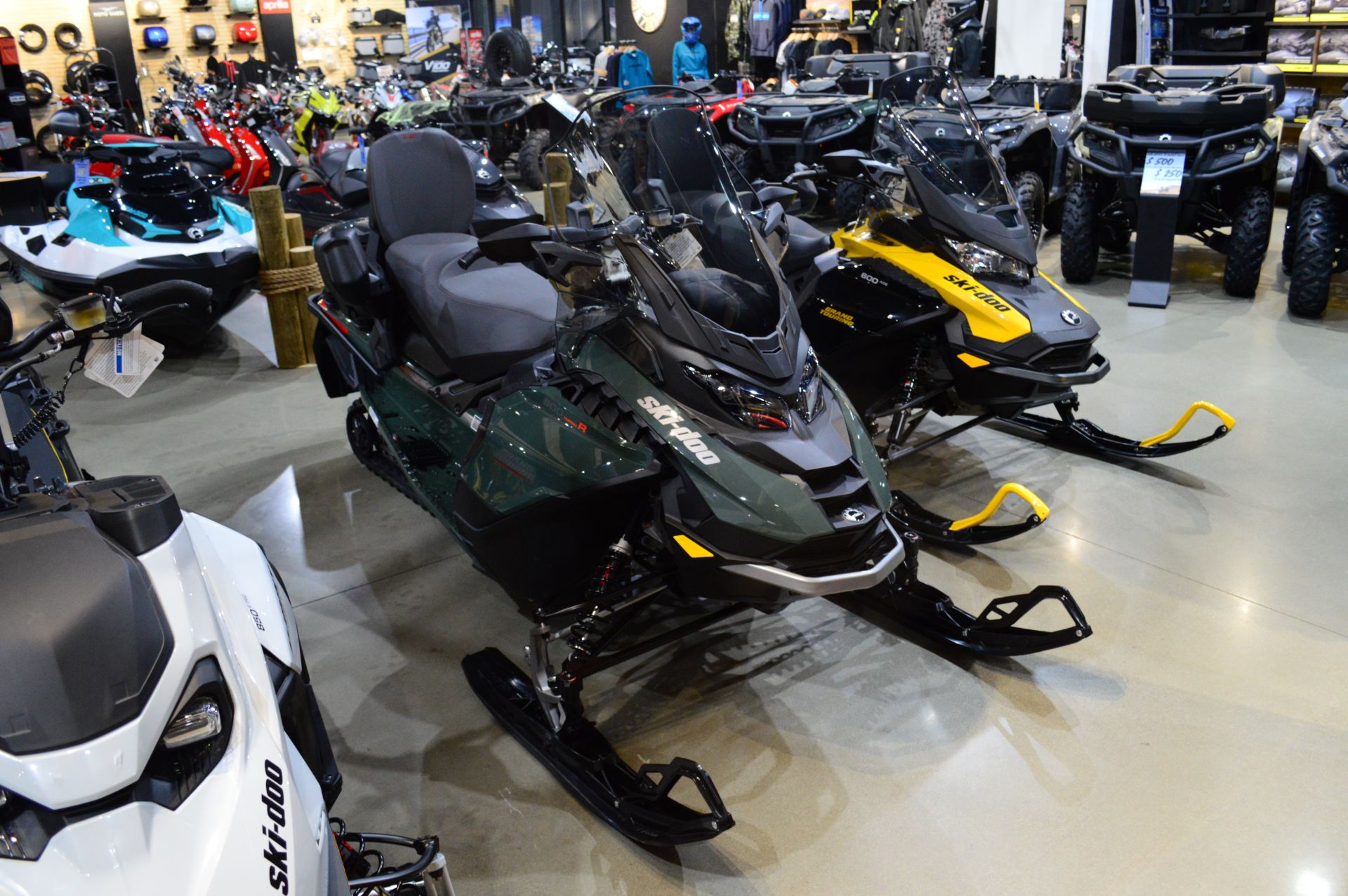 2024 Ski-Doo Grand Touring LE with Luxury Package 900 ACE Turbo R Silent Ice Track II 1.25 in Elk Grove, California - Photo 3