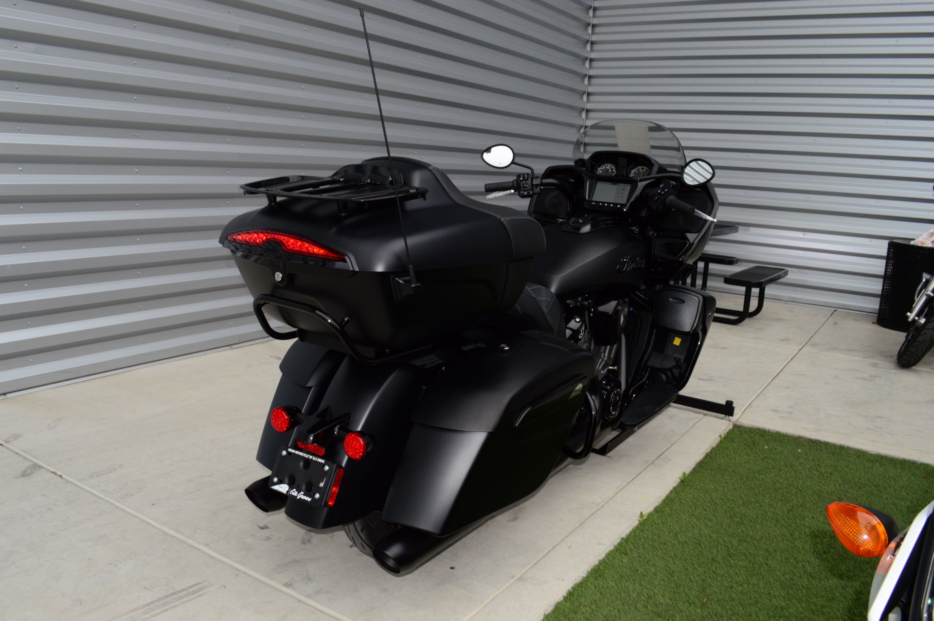 2024 Indian Motorcycle Pursuit® Dark Horse® with PowerBand Audio Package in Elk Grove, California - Photo 8