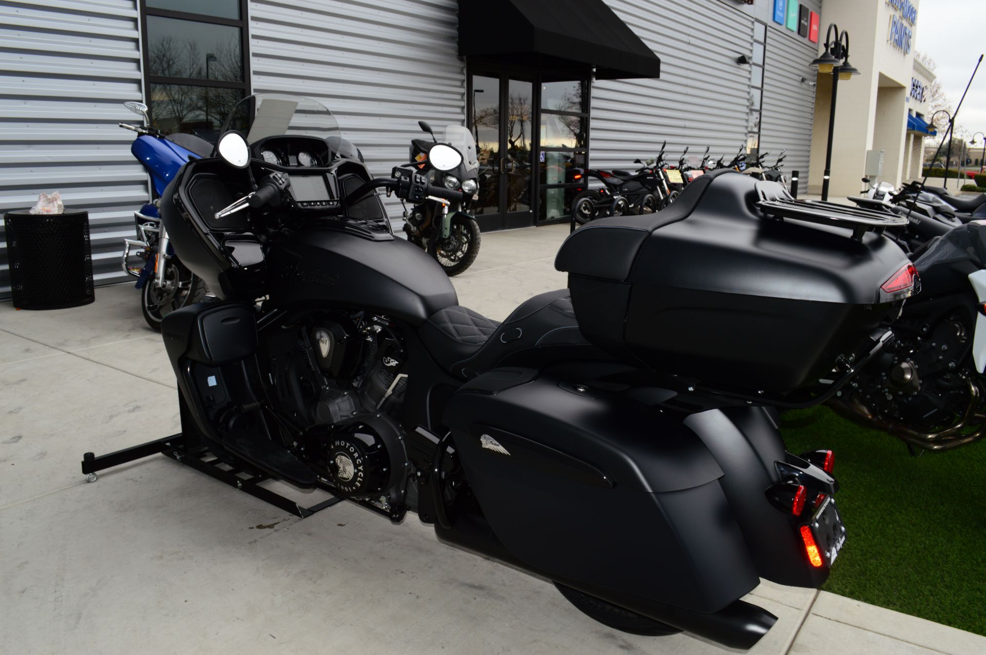 2024 Indian Motorcycle Pursuit® Dark Horse® with PowerBand Audio Package in Elk Grove, California - Photo 5