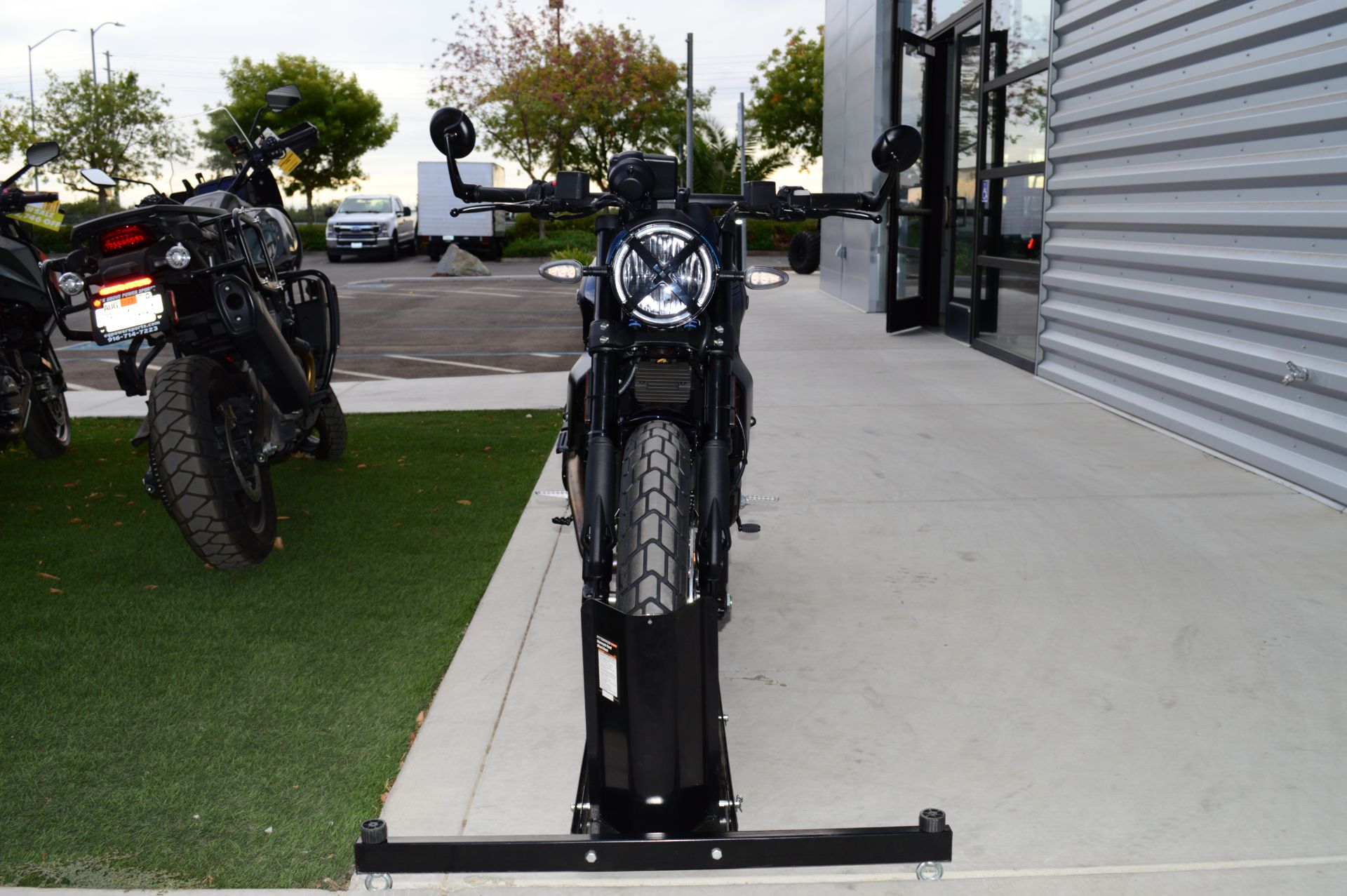 2024 Ducati Scrambler Nightshift in Elk Grove, California - Photo 2